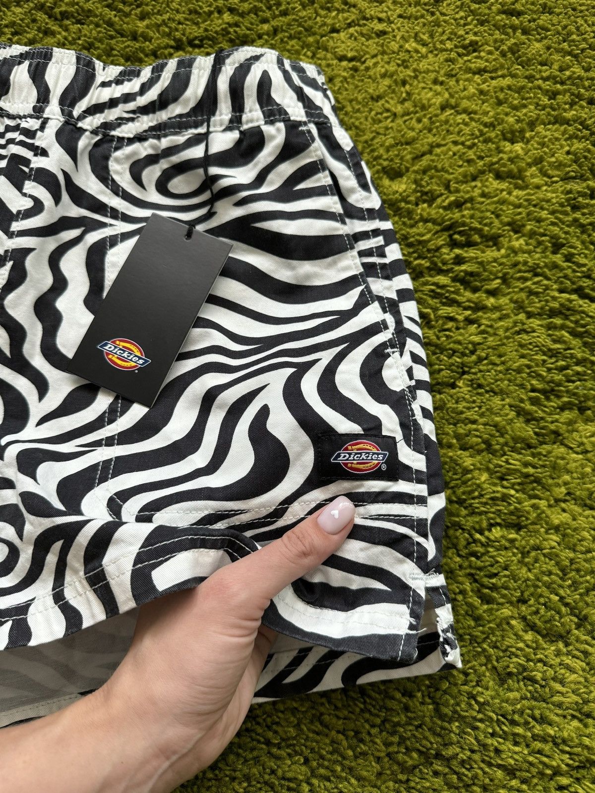 Designer × Dickies Dickies NWT zebra pattern shorts Size 25" / US 0 / IT 36 - 7 Thumbnail