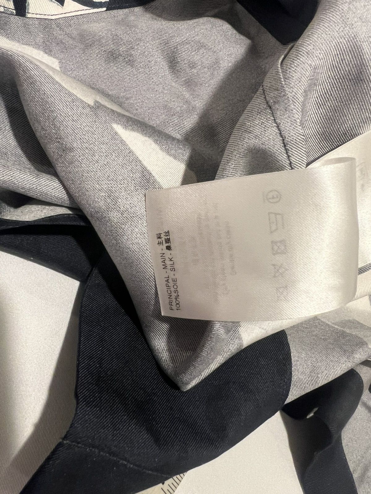 Louis Vuitton Louis Vuitton men’s monogram oversized shirt. XS. $2100 Size US XS / EU 42 / 0 - 14 Thumbnail