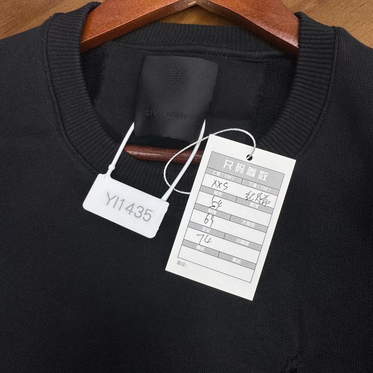 Givenchy Givenchy Lock Detail Distressed Hoodie Black XXS Size US XXS / EU 40 - 7 Thumbnail