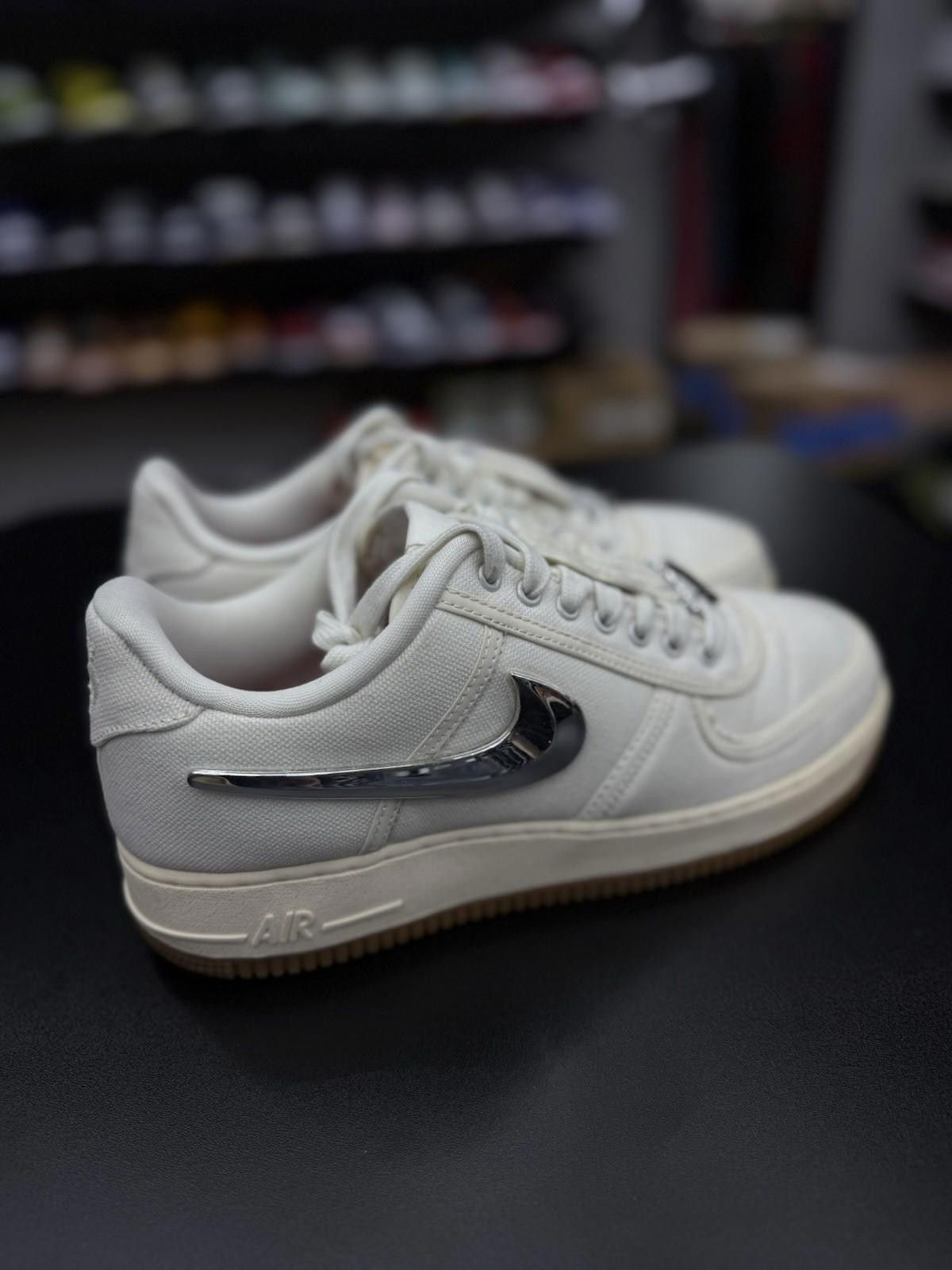 Nike Size 9.5 - Nike Air Force 1 x Travis Scott Sail 2018 Size US 9.5 / EU 42-43 - 2 Thumbnail
