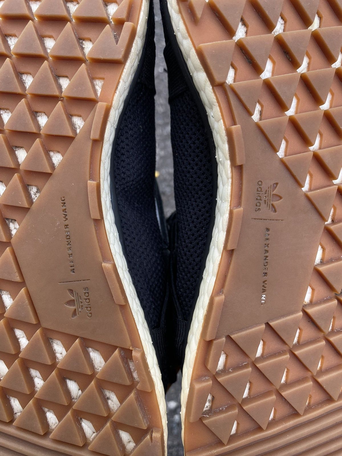 Adidas × Alexander Wang Adidas AW Alexander Wang Run Black Size US 8.5 / EU 41-42 - 9 Thumbnail