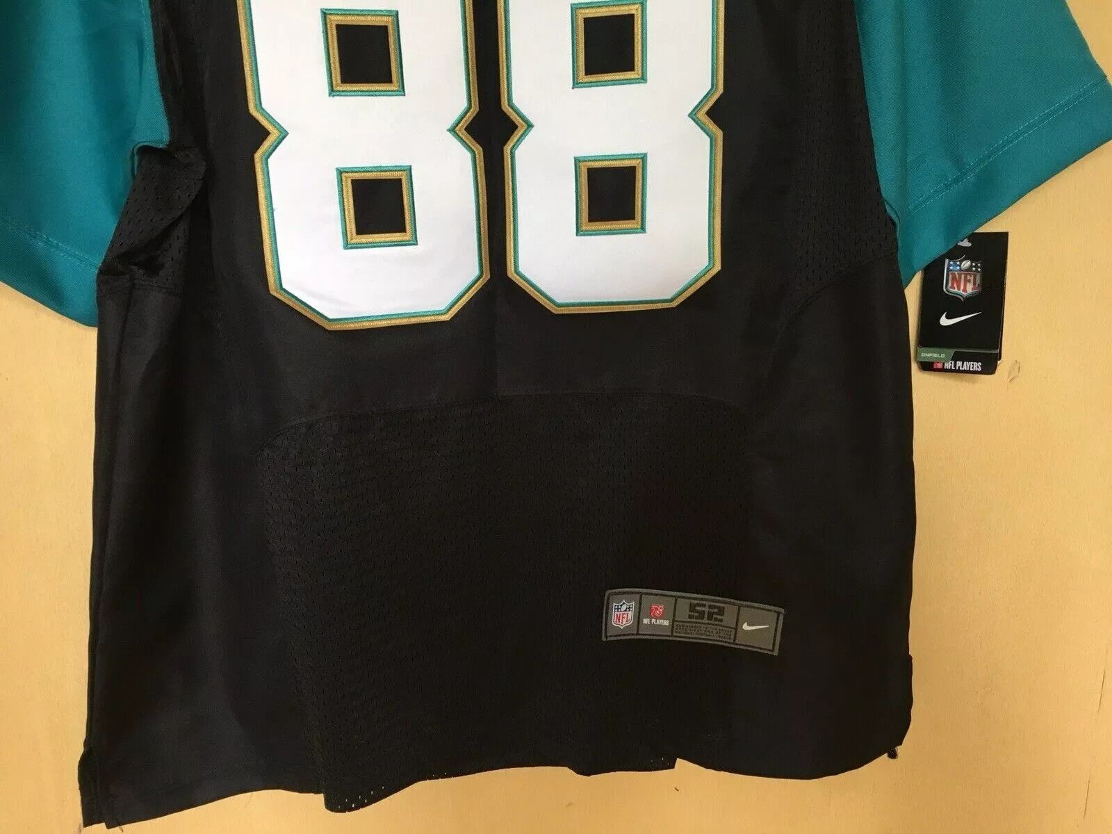 Nike NFL JAGUARS JACKSONVILLE JAGS HURNS NIKE FOOTBALL JERSEY Size US XL / EU 56 / 4 - 3 Thumbnail