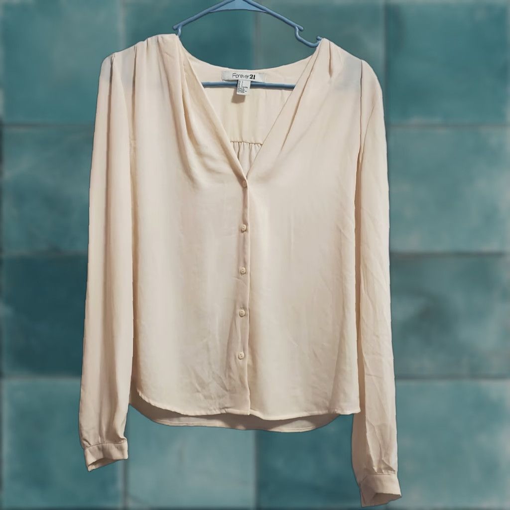 Forever 21 Forever 21 Top Women L Cream Button Up Blouse Academia Neutral Minimalist Office Shirt Size L / US 10 / IT 46 - 1 Thumbnail