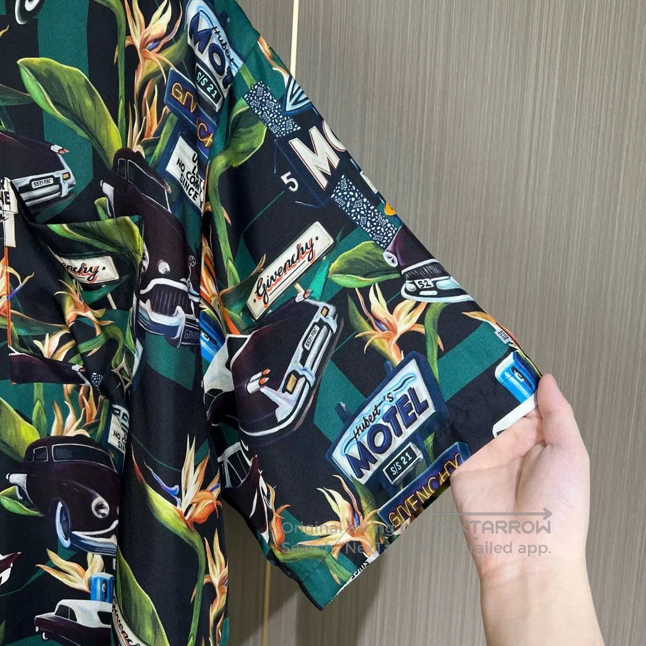 Givenchy Givenchy Silk Short Sleeve Shirt. Size US M / EU 48-50 / 2 - 4 Thumbnail