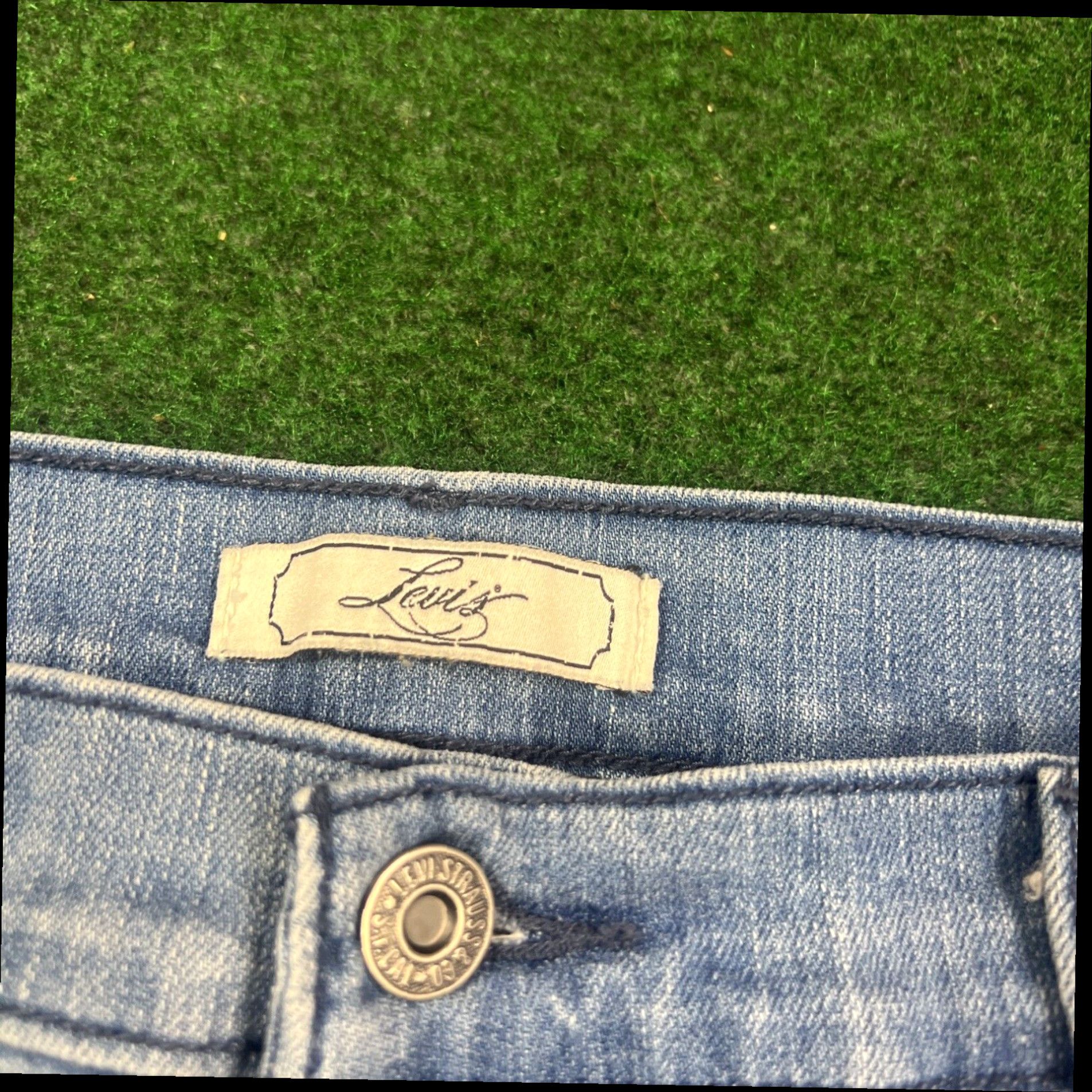 Levi's Levi's Women Jeans Size 14 Blue Regular Fit Mid-Rise Stretch Cuffed Capri 33x21 Size 36" / US 14 / IT 50 - 5 Thumbnail