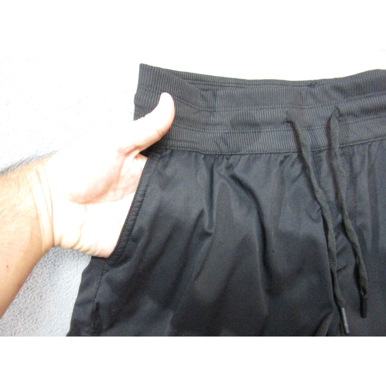 The North Face The North Face Shorts Womens Small Black Aphrodite Side Slit Nylon Size 28" / US 6 / IT 42 - 4 Thumbnail