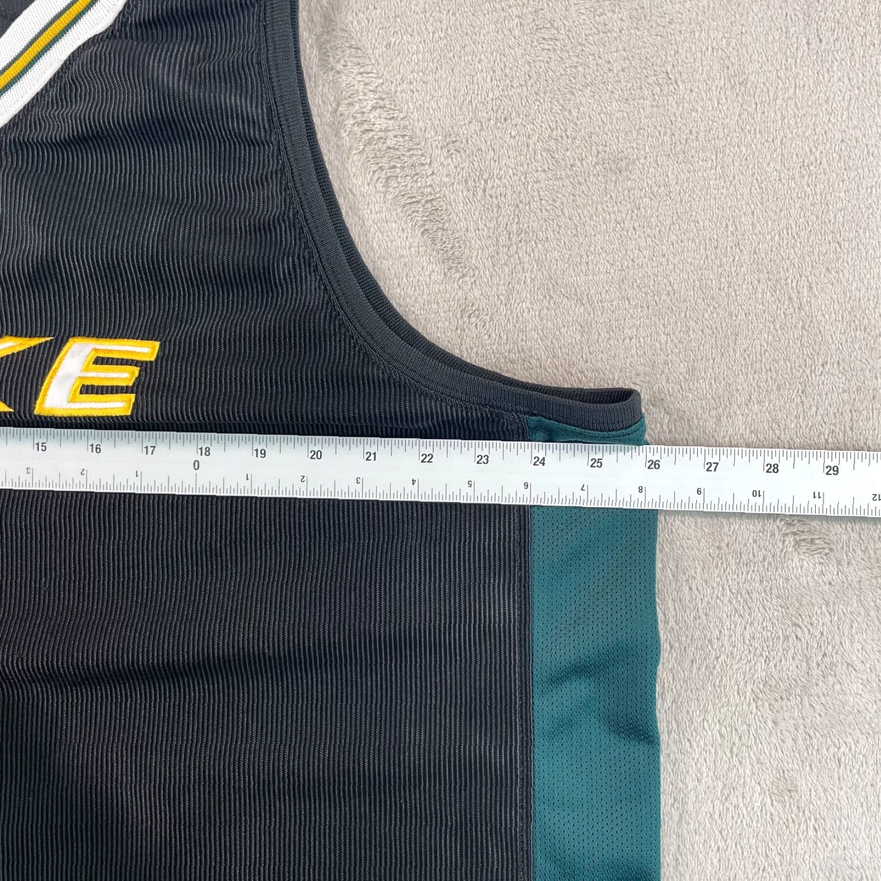 Nike VINTAGE Nike Basketball Jersey Men 2XL Black Green Center Logo White Tag Y2K 90s Size US XXL / EU 58 / 5 - 6 Thumbnail