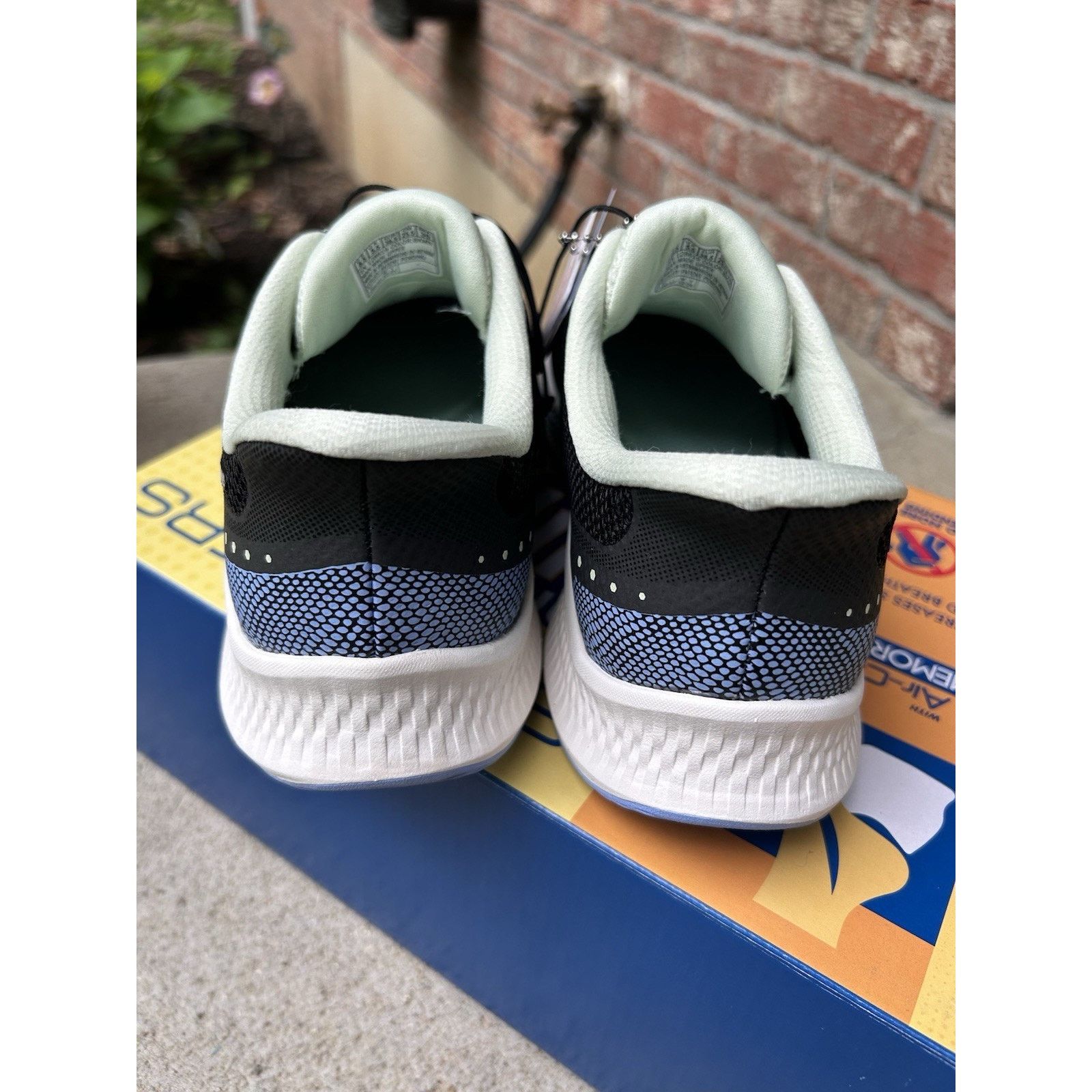 SKECHERS Woman's Shoes SKECHERS Go Run 2.0 Captiva Slip-Ins Sz 8.5 Size US 8.5 / IT 38.5 - 3 Thumbnail