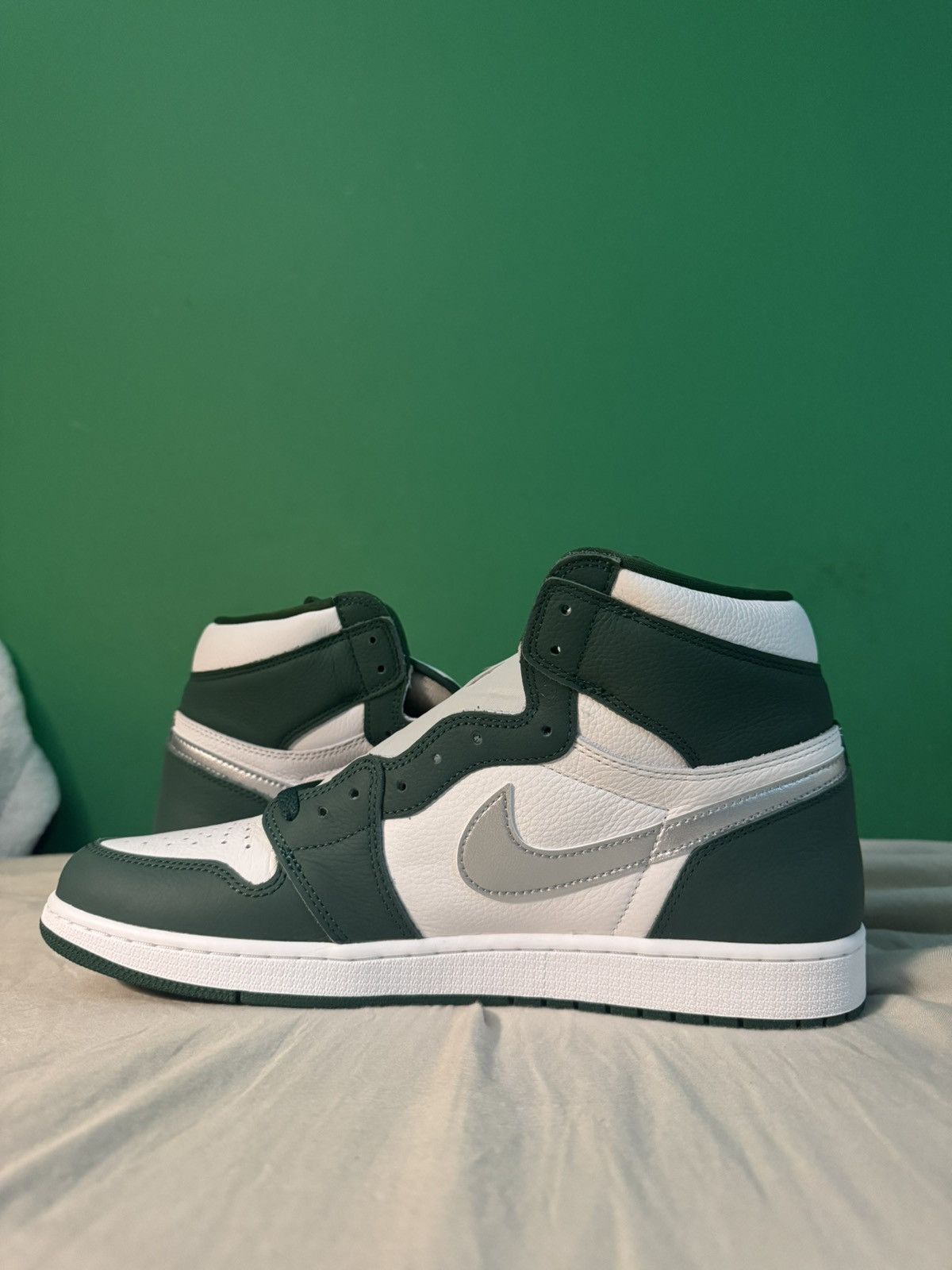 Jordan Brand Nike Air Jordan 1 High Gorge Green 2022 Size US 13 / EU 46 - 2 Thumbnail