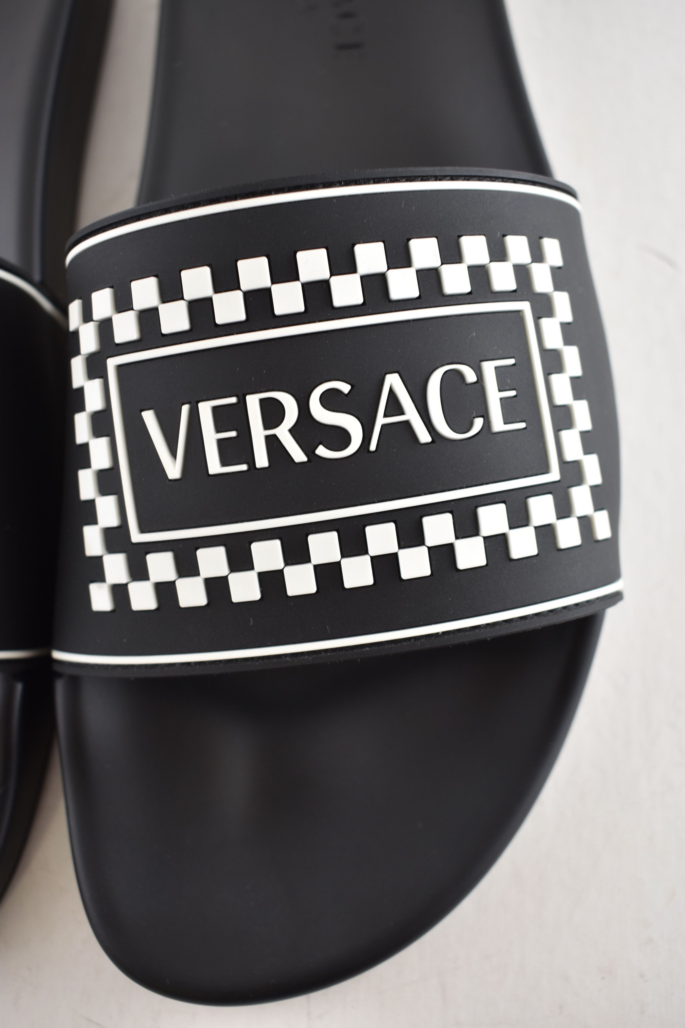 Versace White 90s Logo Rubber Slide Pool Sandal Flip Flop Flat 44 11 Size US 11 / EU 44 - 8 Thumbnail
