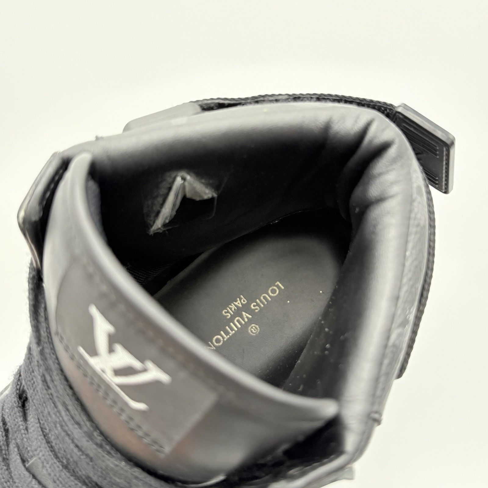 Louis Vuitton 8-8.5 US Louis Vuitton Eclipse Rivoli ' Black ' SUPER CLEAN! Size US 8 / EU 41 - 6 Thumbnail