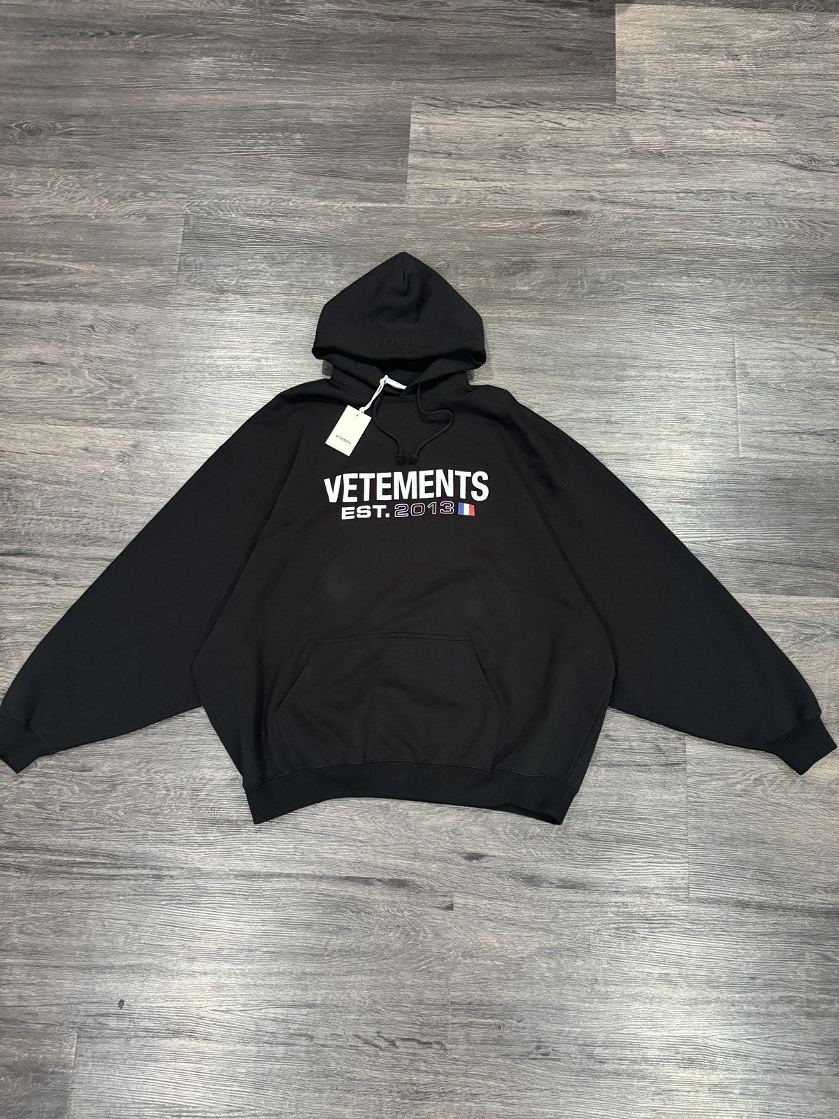 Vetements Vetements Flag Logo Hoodie (Black) Size US S / EU 44-46 / 1 - 1 Thumbnail