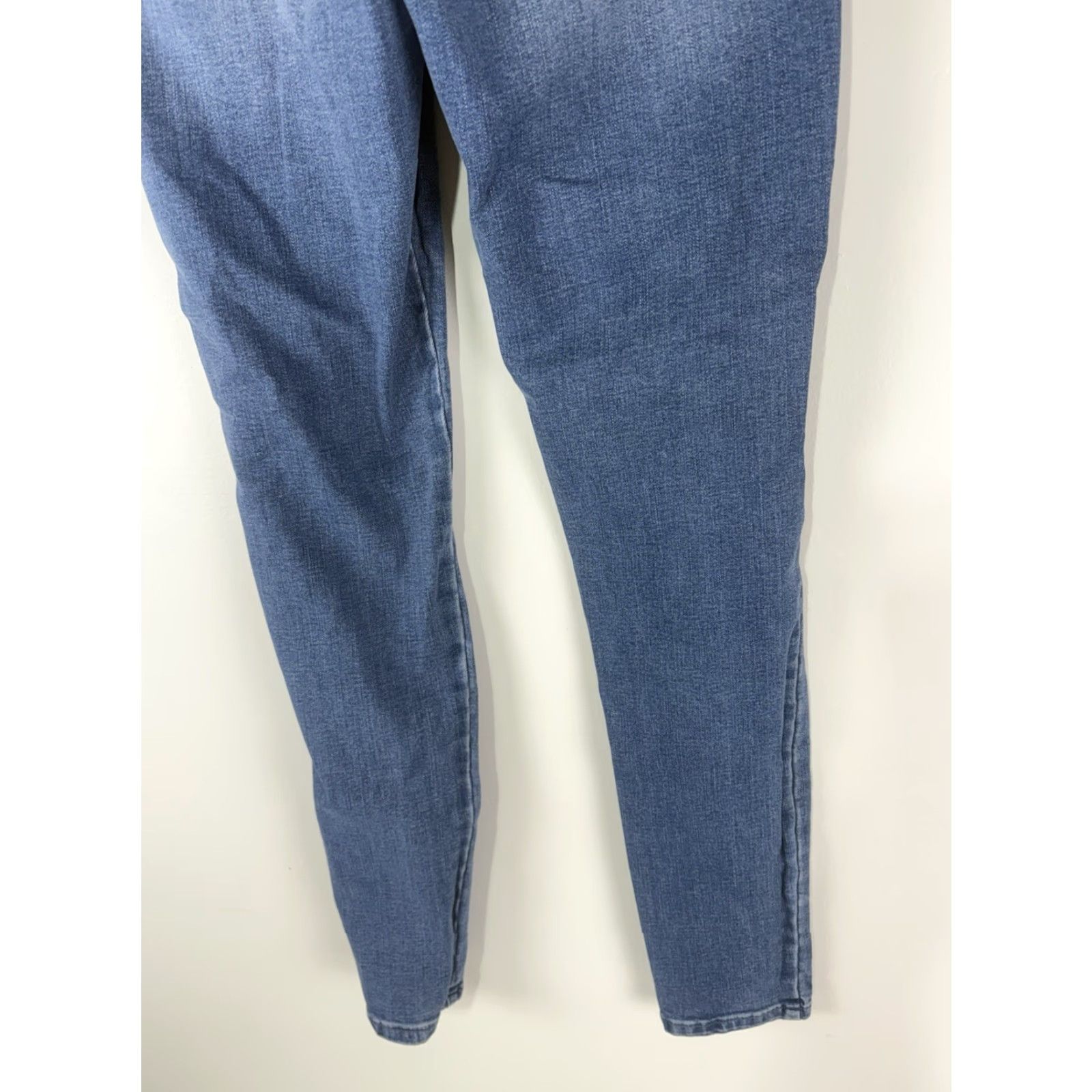 Vintage Jennifer Lopez Lt Wash Distressed Pull On Skinny Jeans Womens Size 6 Size 28" / US 6 / IT 42 - 7 Thumbnail