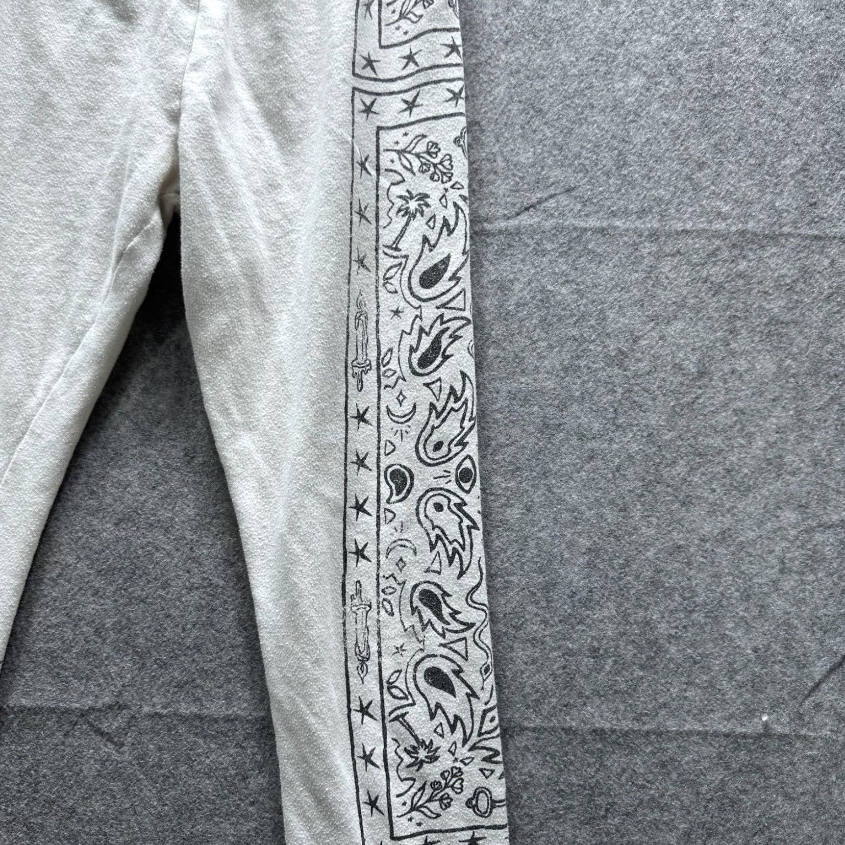 Wildfox Wildfox Pants Womens Small White Paisley Bandana Jogger Sweatpants Cuffed Lounge Size 28" / US 6 / IT 42 - 3 Thumbnail