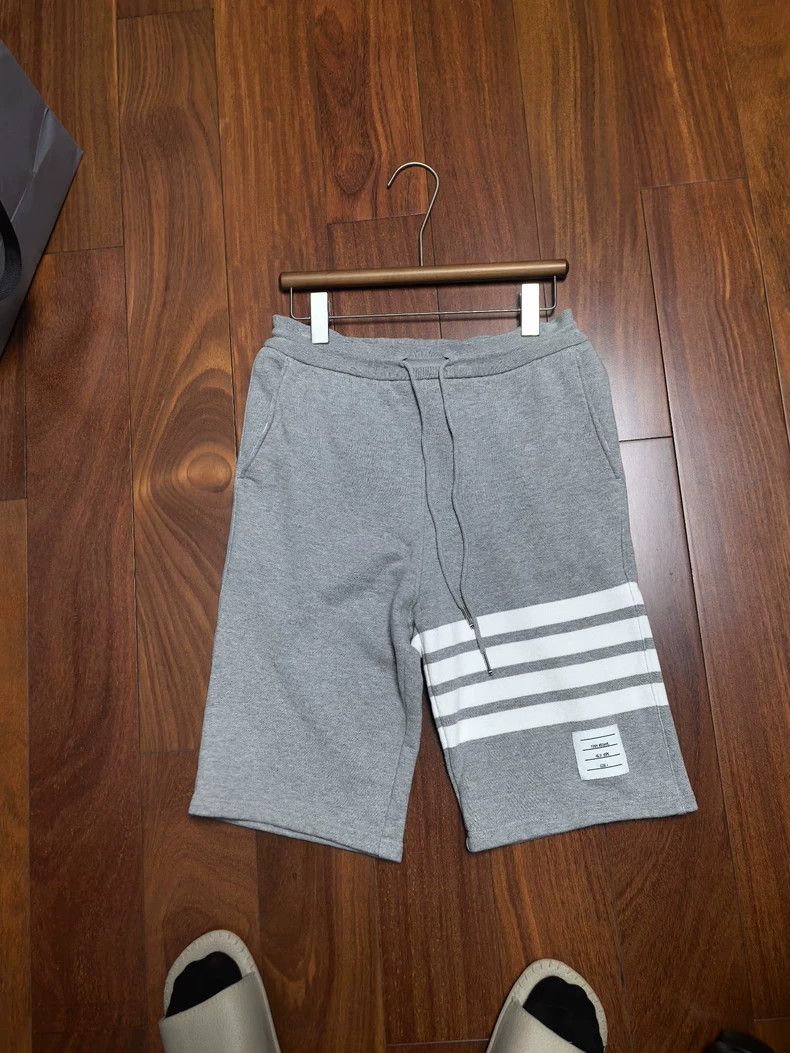 Thom Browne Thom Browne size1 Classic shorts Size US 28 / EU 44 - 1 Thumbnail