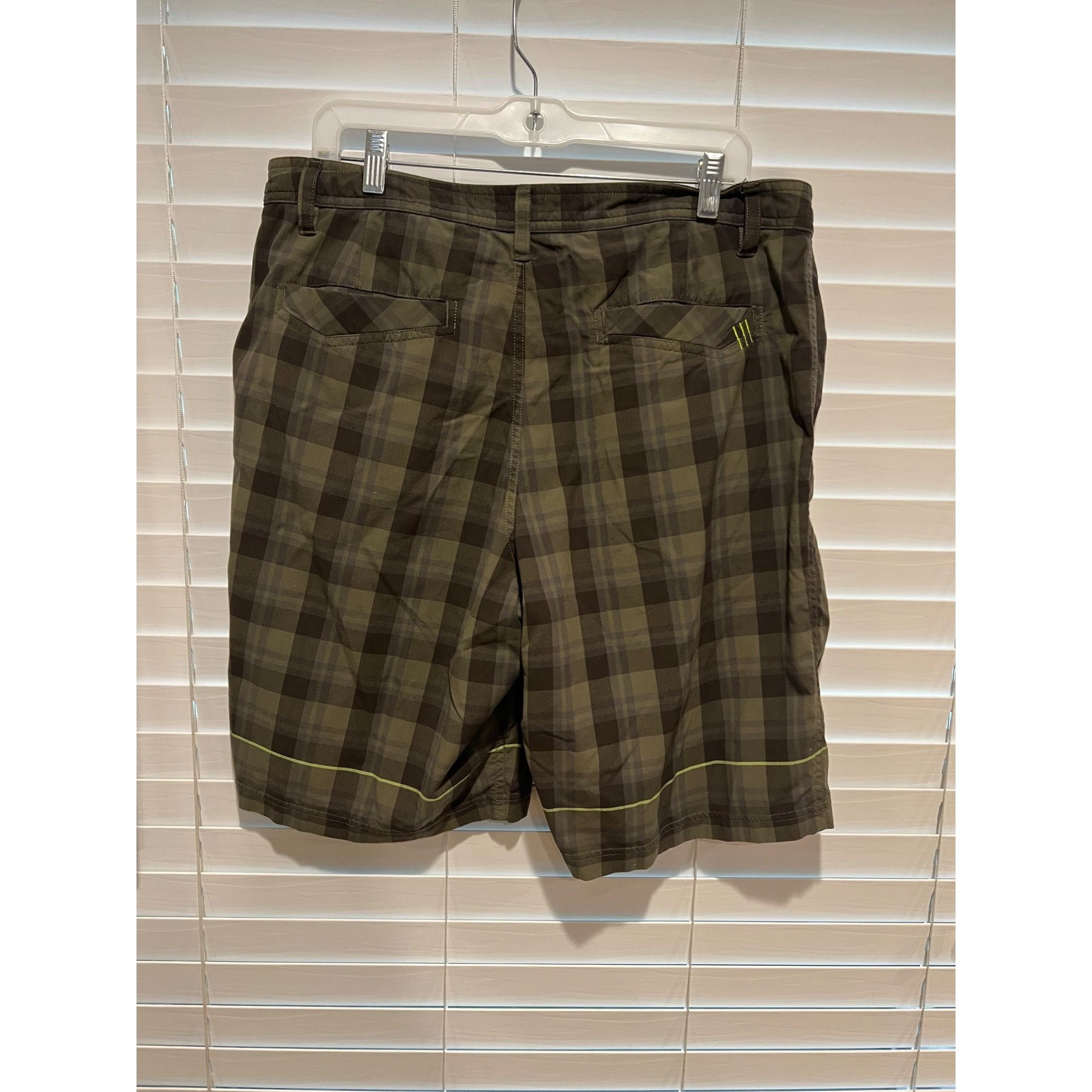 Lululemon Vintage Lululemon Mens Shorts - Size 38 Size US 38 / EU 54 - 4 Thumbnail