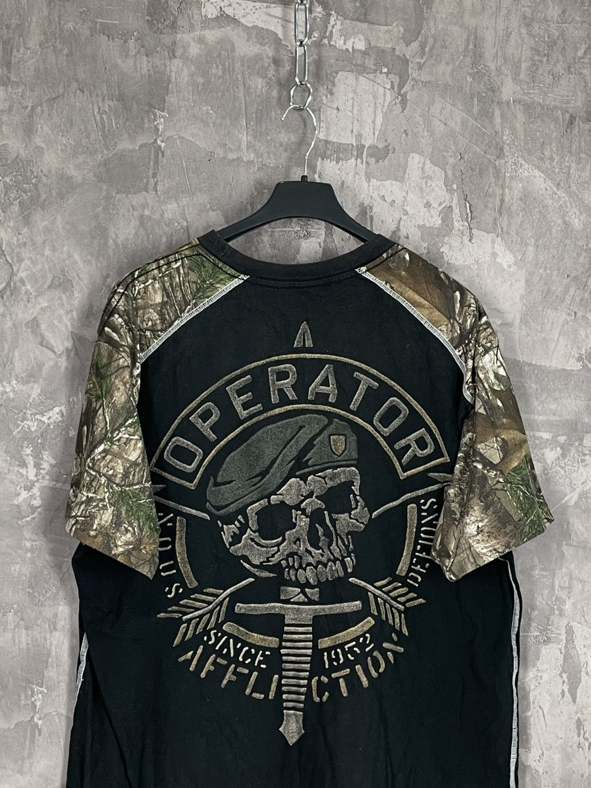 Vintage CRAZY Y2K Real Tree Camo Affliction T-Shirt Medium Size US XL / EU 56 / 4 - 3 Thumbnail