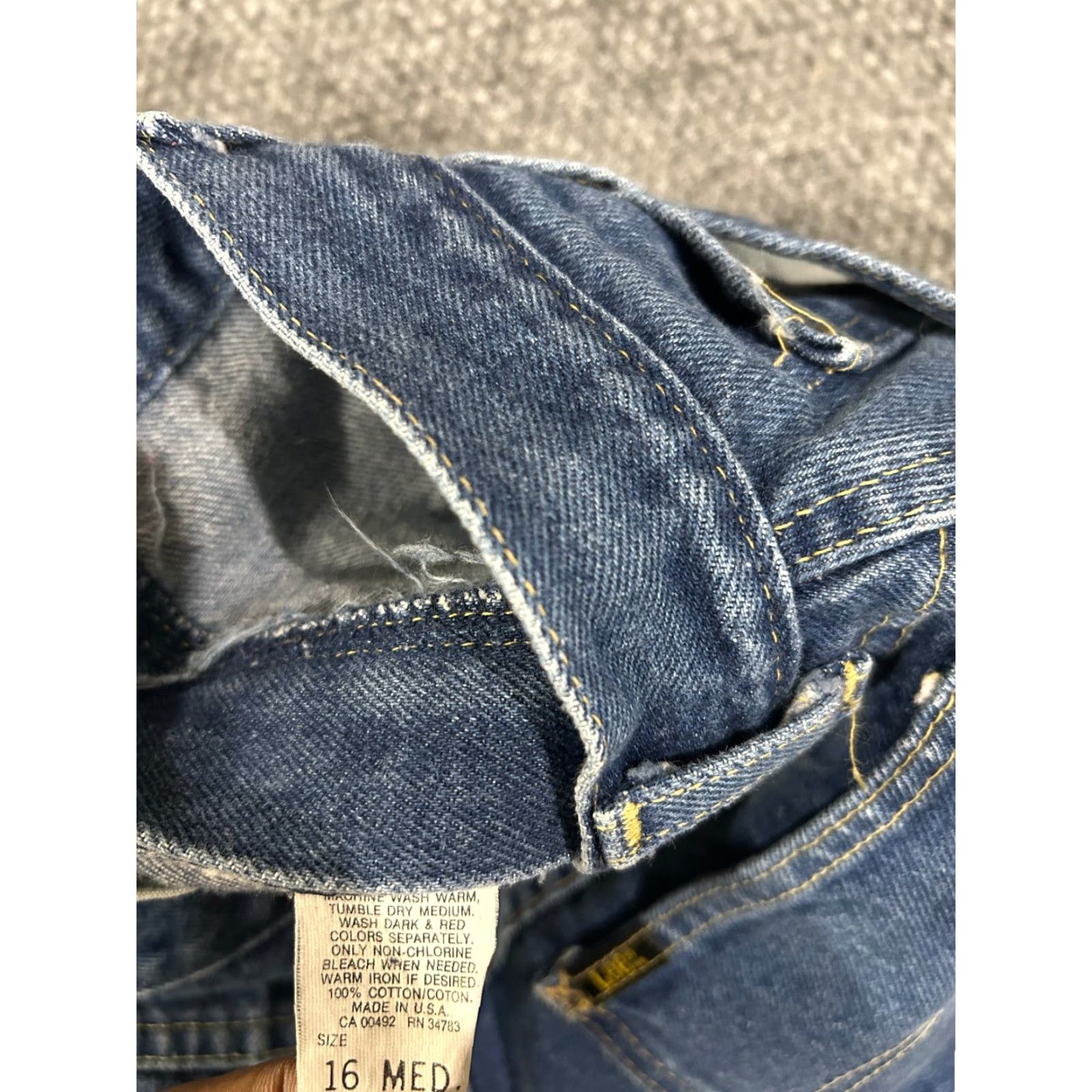 Lee VINTAGE Lee Jeans Womens 16 Straight Denim 5-Pocket Blue High Rise 28in Inseam Made in USA Mens? Wait. Size 38" / US 16 / IT 52 - 4 Thumbnail