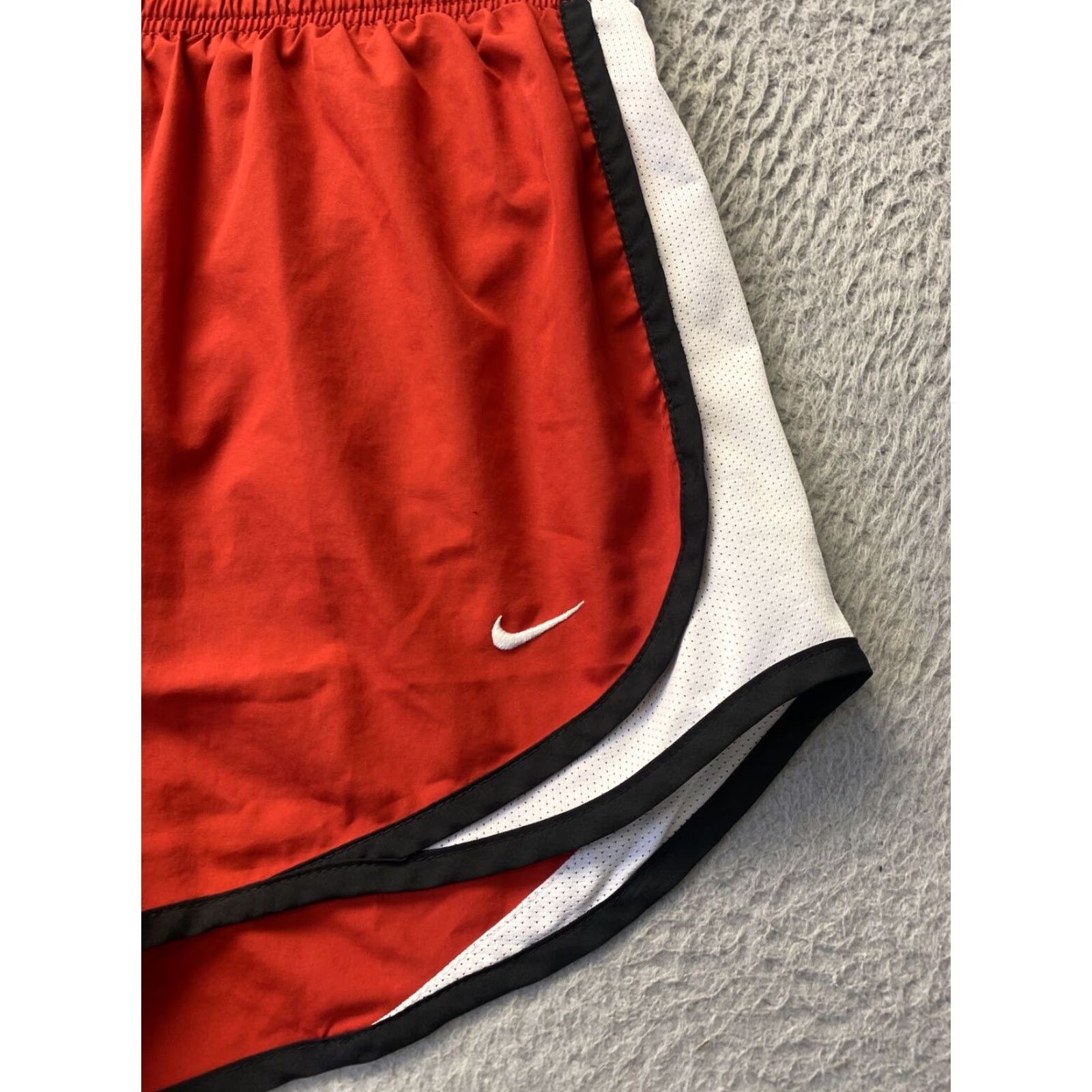 Nike Nike Women Red Athletic Shorts S Red / 97-37 High Rise Polyester Regular Inseam 3.25 in. Activewear Pants Style Athletic Fit Brand Nike Women Red Size 28" / US 6 / IT 42 - 2 Thumbnail