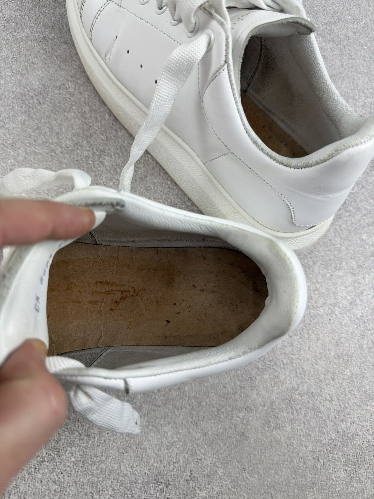 Alexander McQueen Alexander McQueen White Leather Sneakers Size 42 Size US 9 / EU 42 - 15 Thumbnail