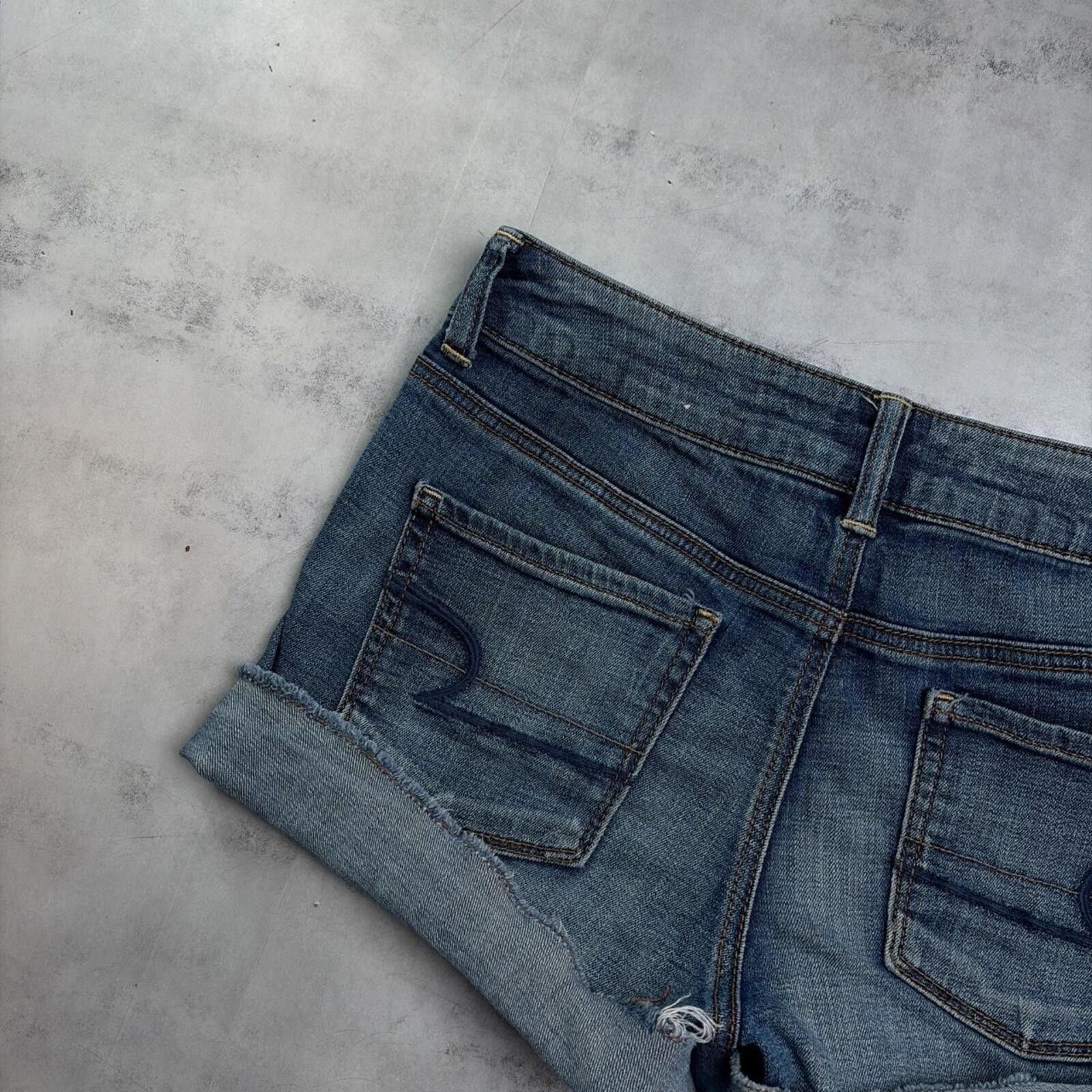 American Eagle Outfitters Y2K Blue American Eagle Grunge Skater Mini Denim Shorts Size 27" / US 4 / IT 40 - 4 Thumbnail