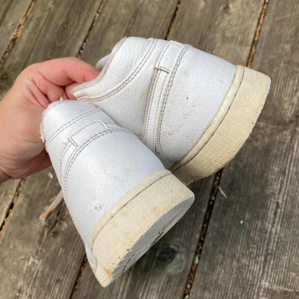 Jordan Brand Nike Air Jordan 1 Retro Mid Triple White Size 7 Size US 7 / EU 40 - 8 Thumbnail