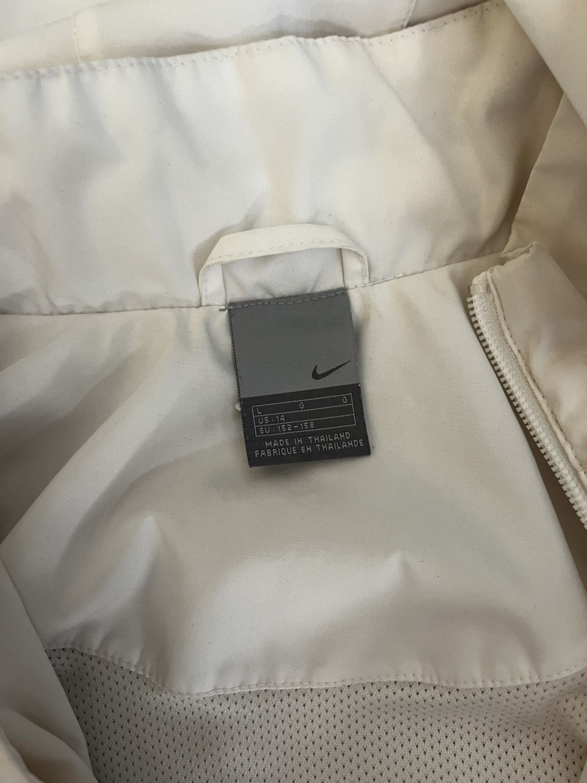 Nike × Vintage NIKE White Lightweight Windbreaker Activewear Jacket Small Size S / US 4 / IT 40 - 5 Thumbnail