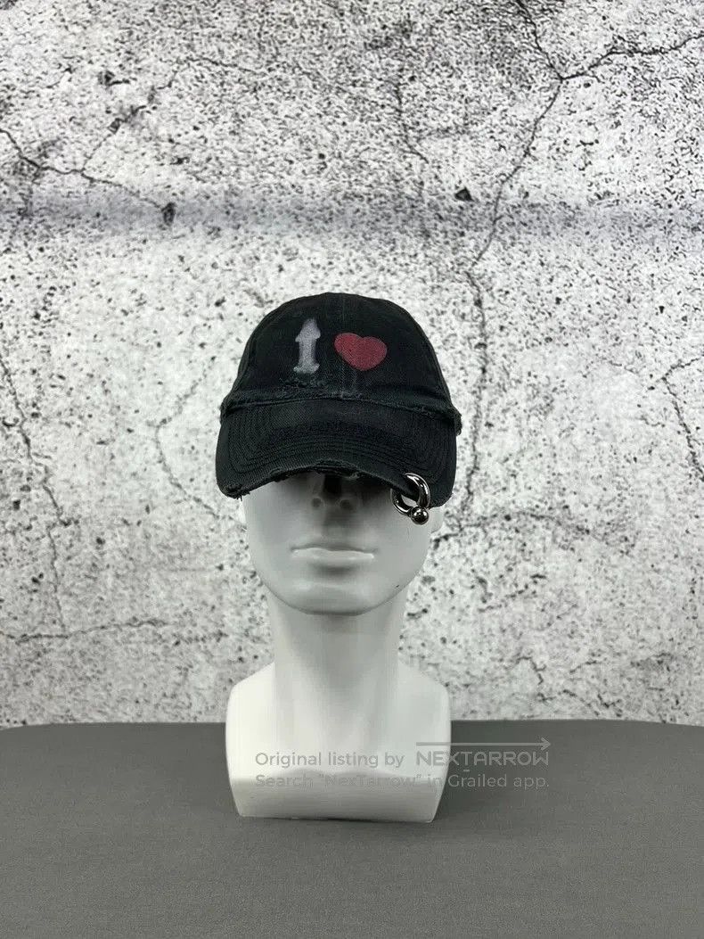 Balenciaga Balenciaga Valentine's Day Baseball Cap. Size ONE SIZE - 2 Thumbnail