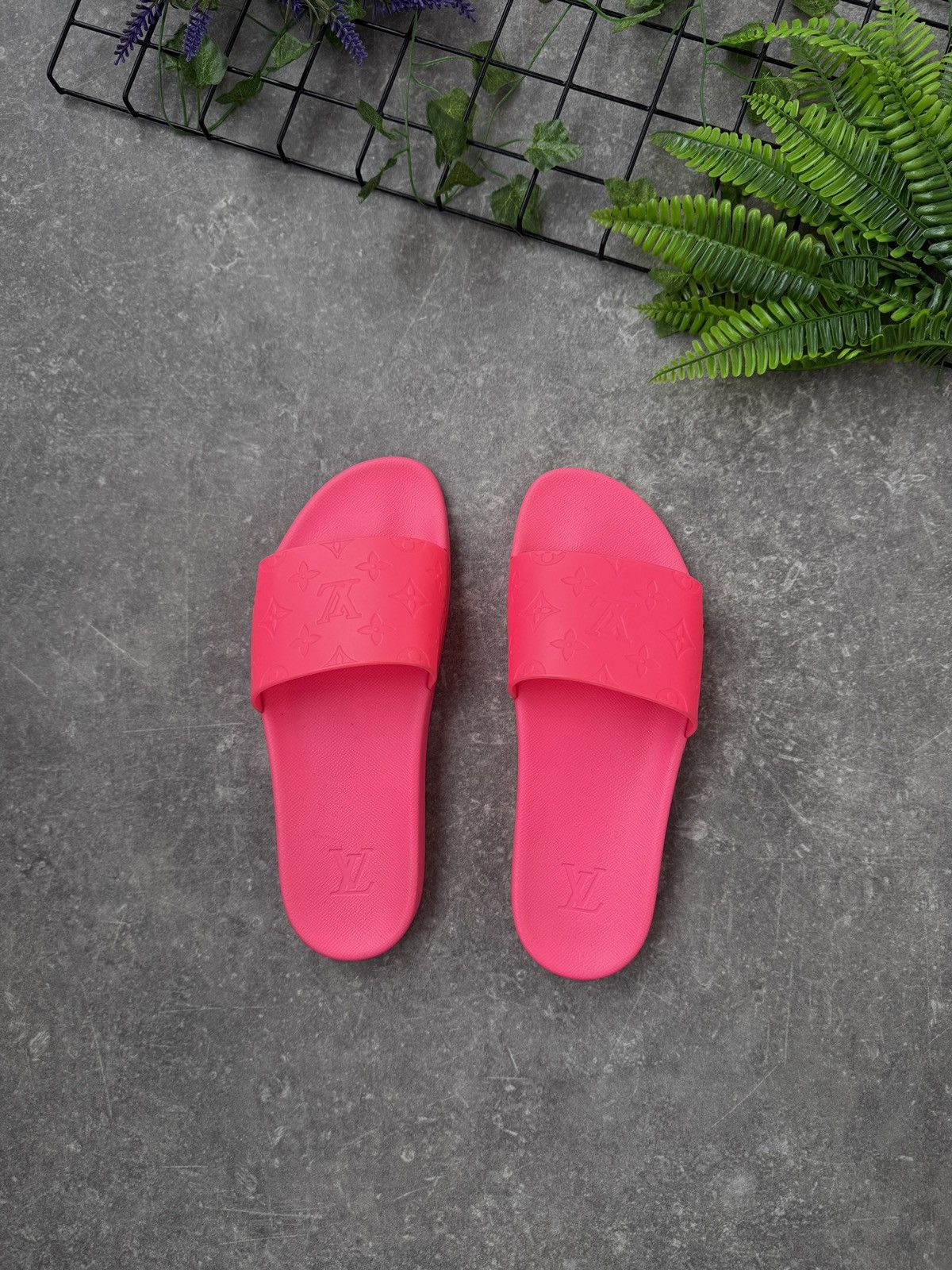 Louis Vuitton Louis Vuitton Sandals pink Size US 9.5 / EU 42-43 - 1 Thumbnail