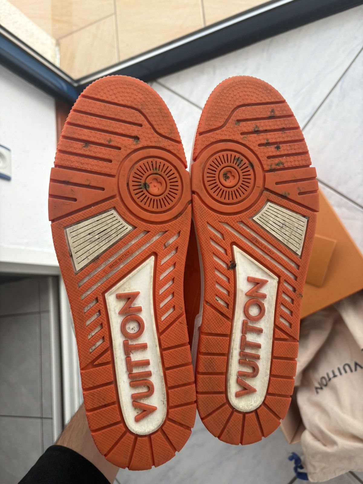 Louis Vuitton Louis vuitton trainer orange blanc signature #54 size 9 Size US 9 / EU 42 - 18 Thumbnail
