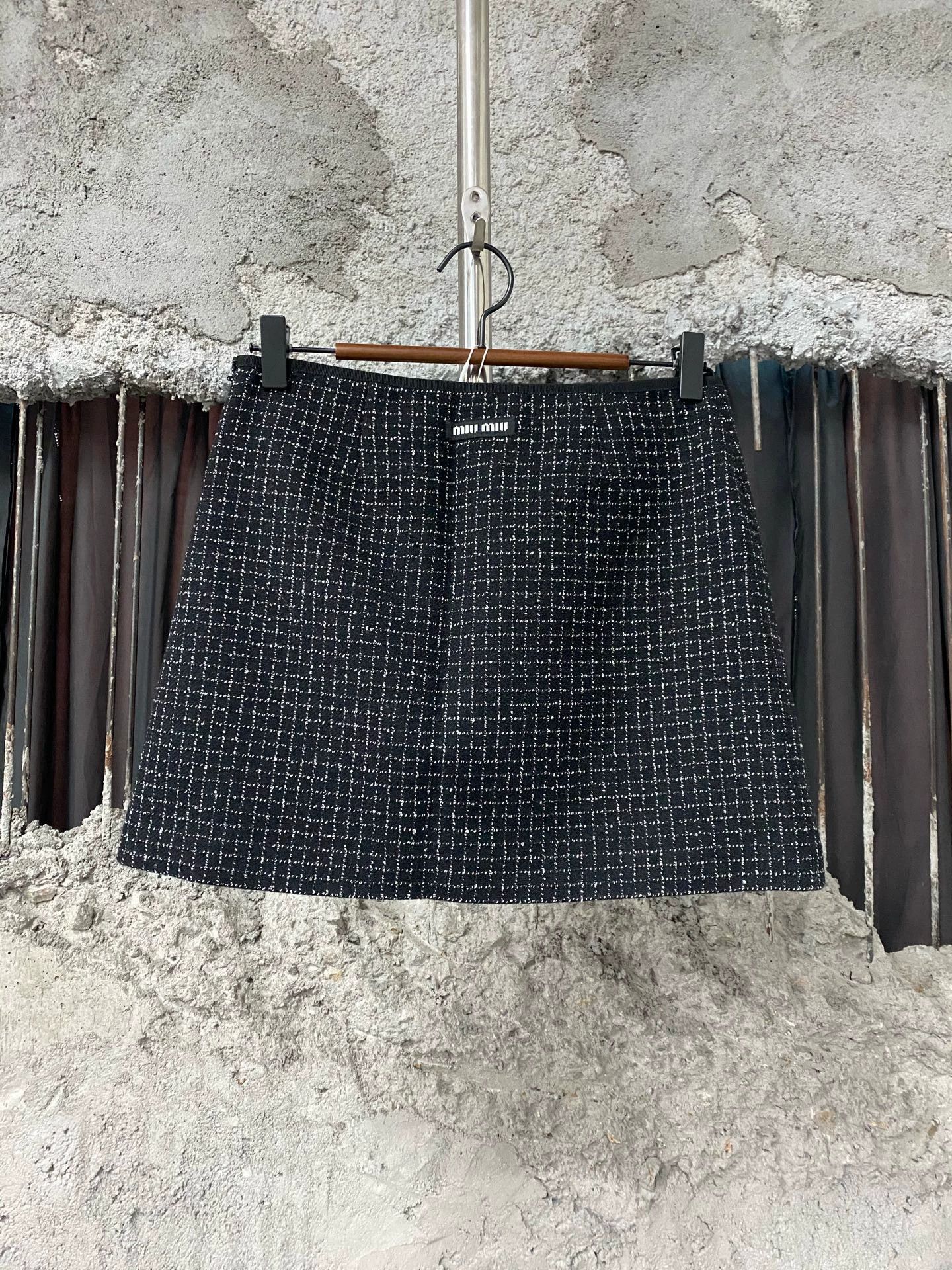 Miu Miu MIUMIU Women's New Size 36 Skirt Size 25" / US 0 / IT 36 - 1 Thumbnail