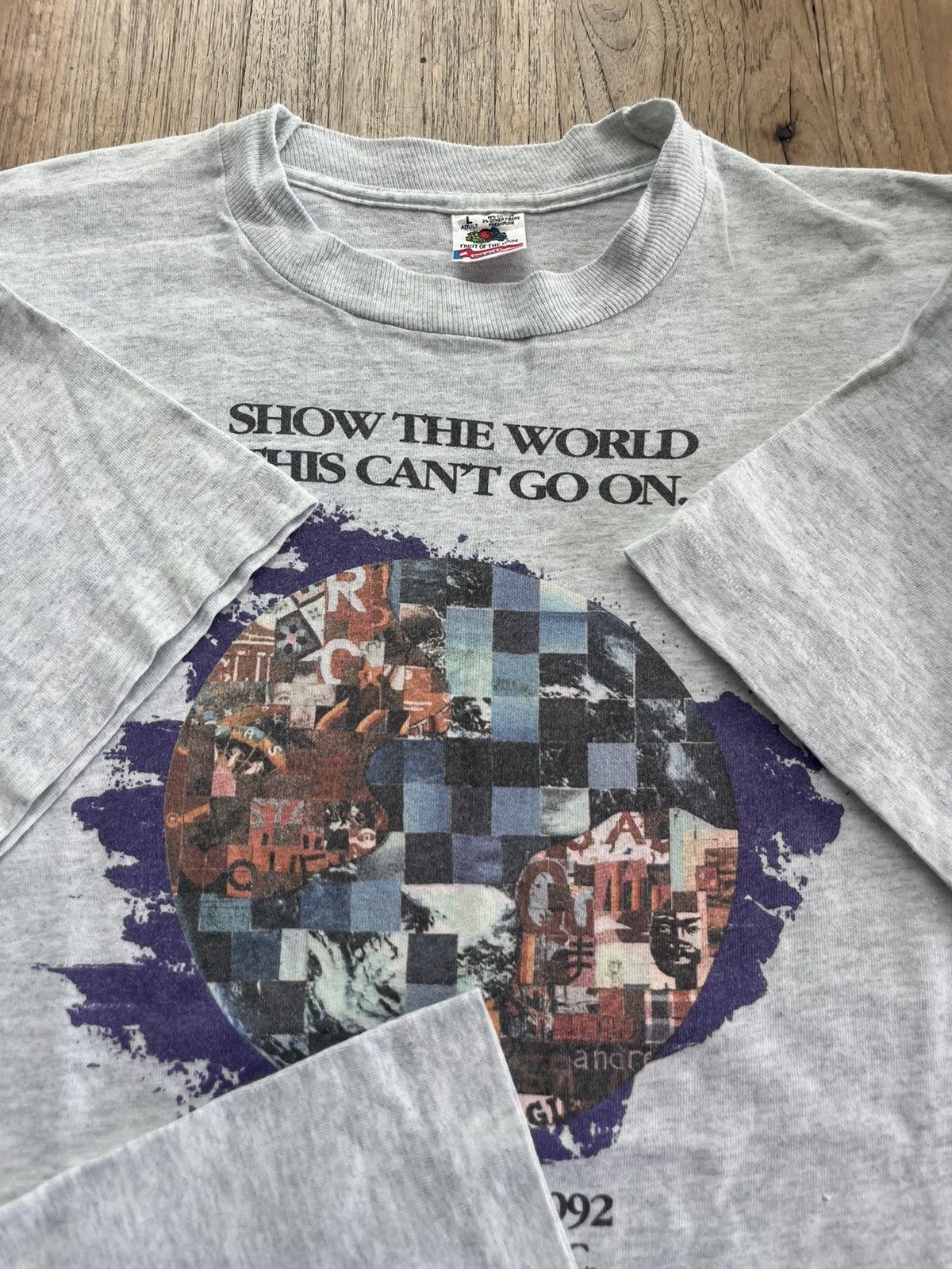 Vintage Vintage SHOW THE WORLD THIS CAN’T GO ON Art AIDS 92’s Tshirt Size US L / EU 52-54 / 3 - 7 Thumbnail