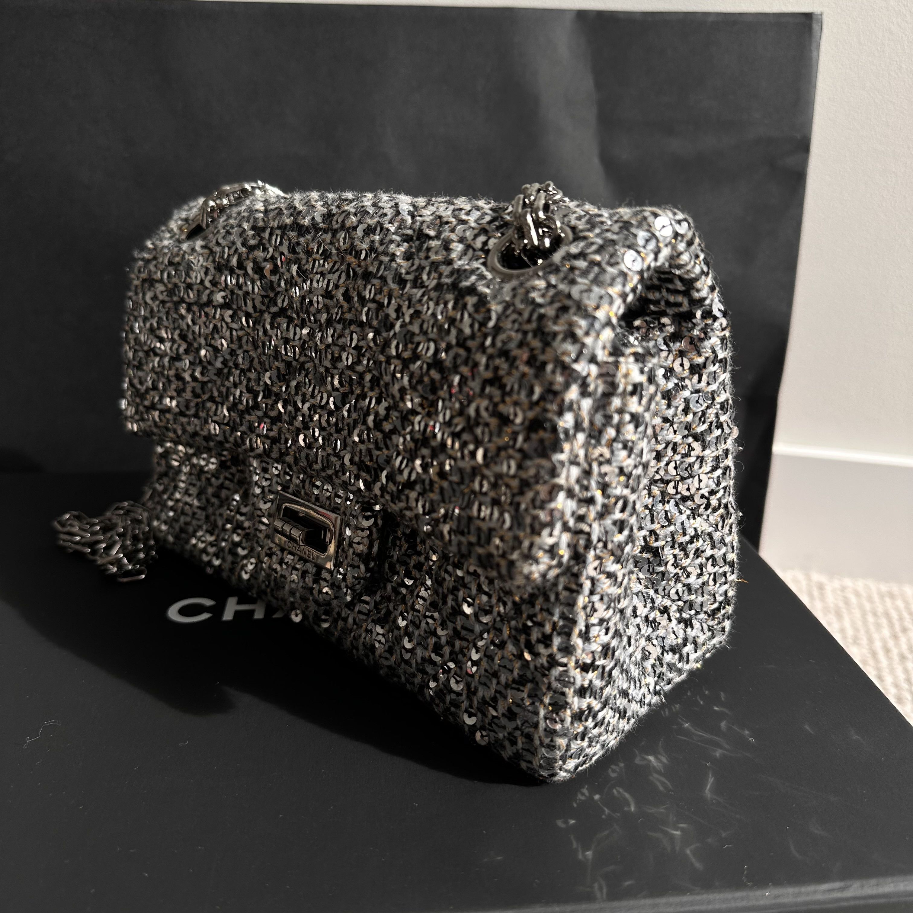 Chanel CHANEL 2.55 Reissue Mini bag in Tweed and sequins Size ONE SIZE - 15 Thumbnail