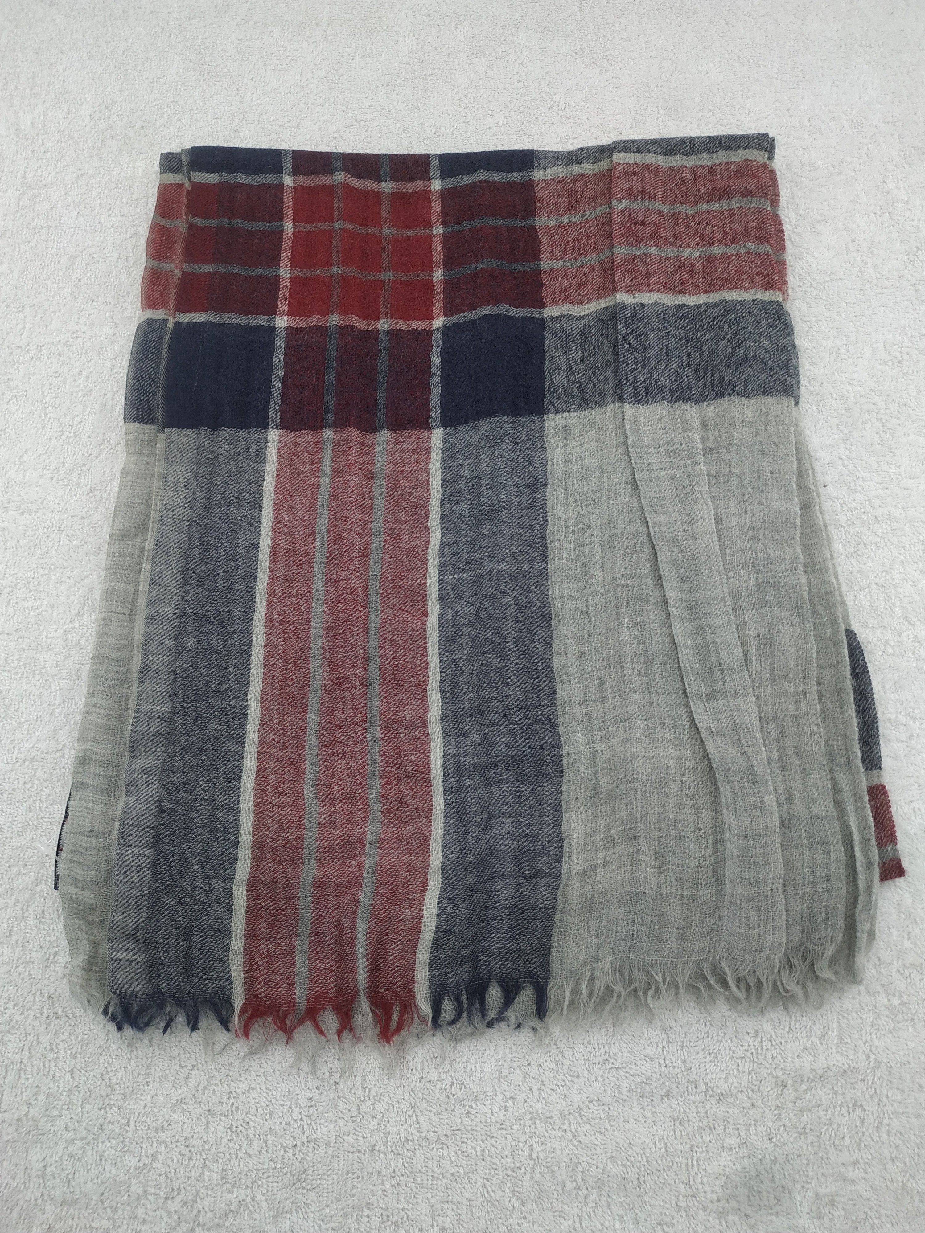 Tommy Hilfiger Vintage Tommy Hilfiger Scarf/Muffler/Neckwear MF117 Size ONE SIZE - 1 Thumbnail