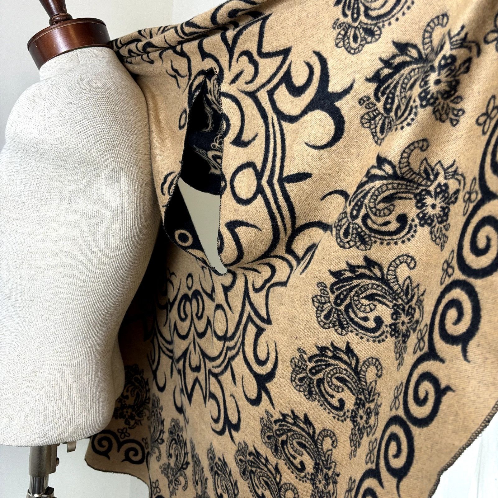 Other Women's Black & Beige NWOT Reversible Cotton Shawl/Cardigan Size ONE SIZE - 2 Thumbnail