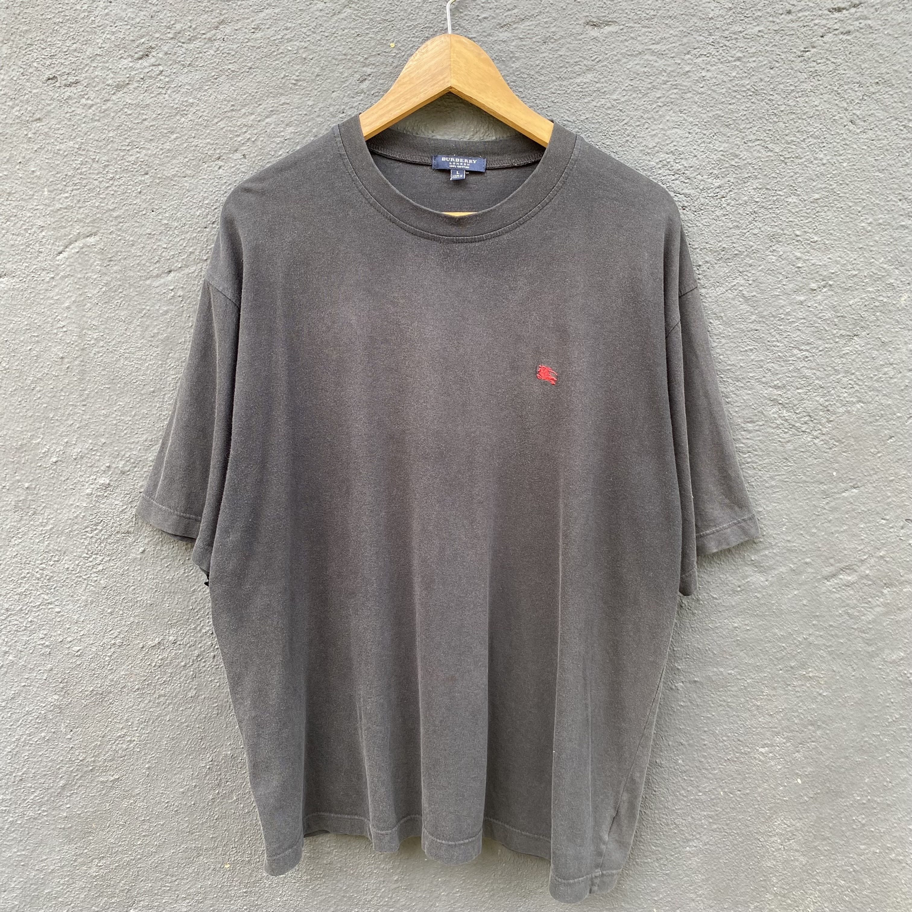 Burberry BURBERRY Men T-Shirts 8107453 BLACK | Grailed