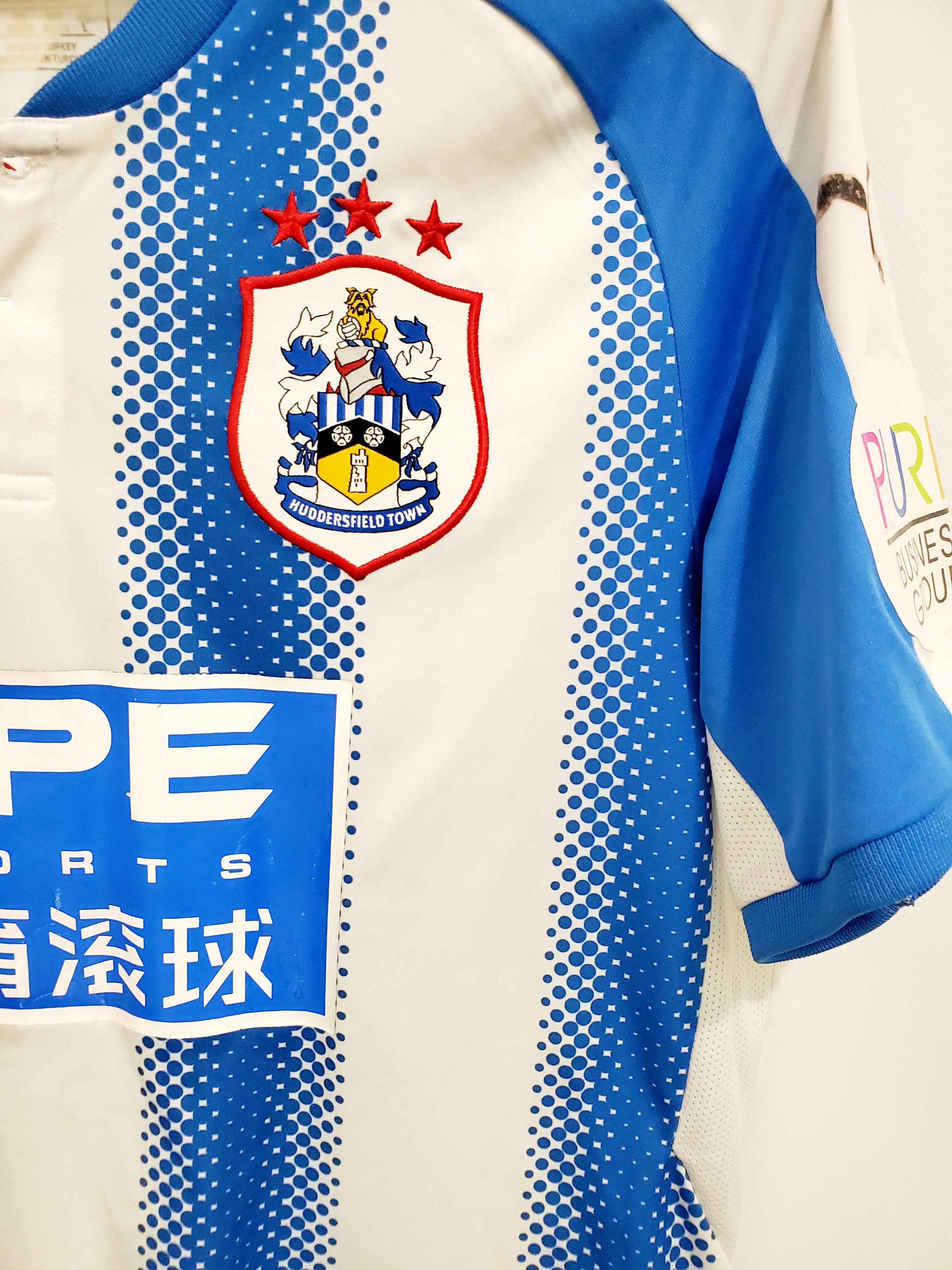 Puma Huddersfield town 2017-2018 home jersey #10 MOOY size L Size US L / EU 52-54 / 3 - 3 Thumbnail