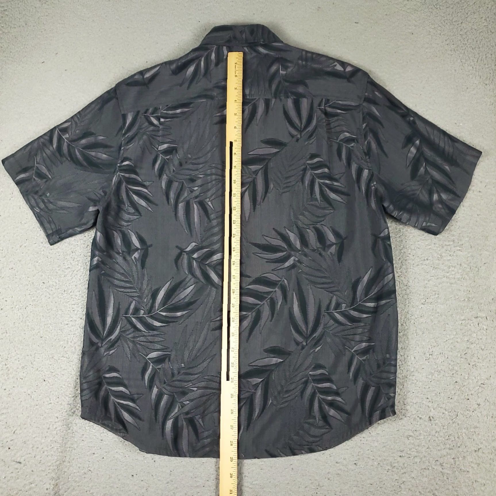 Tommy Bahama Tommy Bahama Shirt Mens Medium Gray Leaf Print Modal Hawaiian Button Up Shirt Size US M / EU 48-50 / 2 - 3 Thumbnail