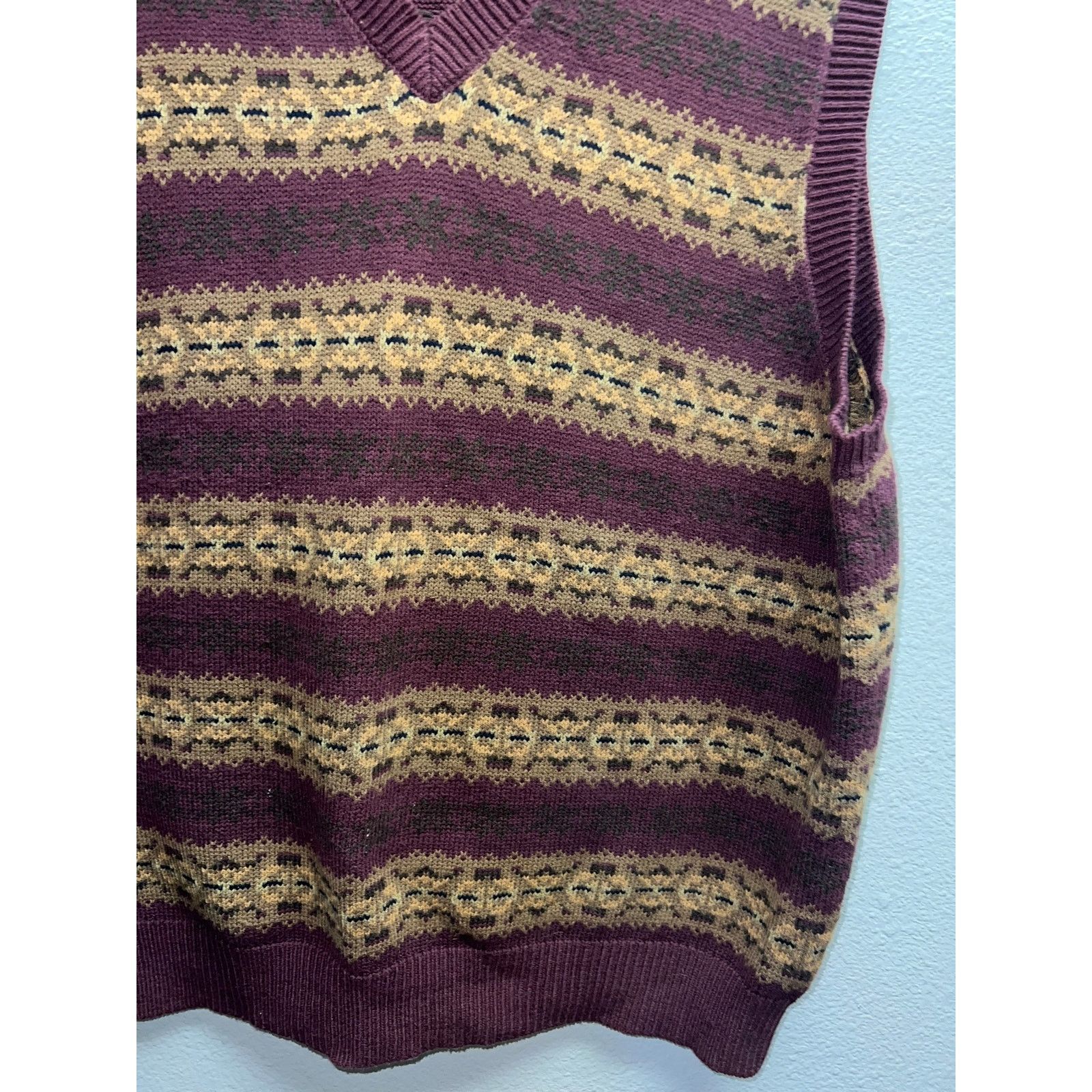 St. Johns Bay St. Johns Bay Sweater Vest Maroon Gold Design V Neck X-Large Size US XL / EU 56 / 4 - 5 Thumbnail
