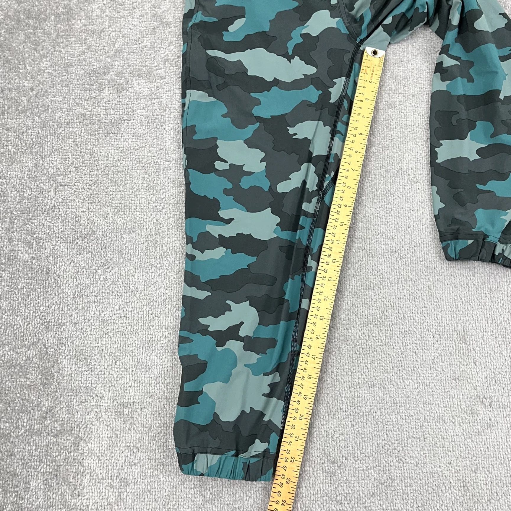 Lululemon VINTAGE Lululemon Adapted State Jogger Pants Women 2 Teal Camouflage Activewear Jogger Pockets 23 in Inseam Athletic State Size 26" / US 2 / IT 38 - 6 Thumbnail