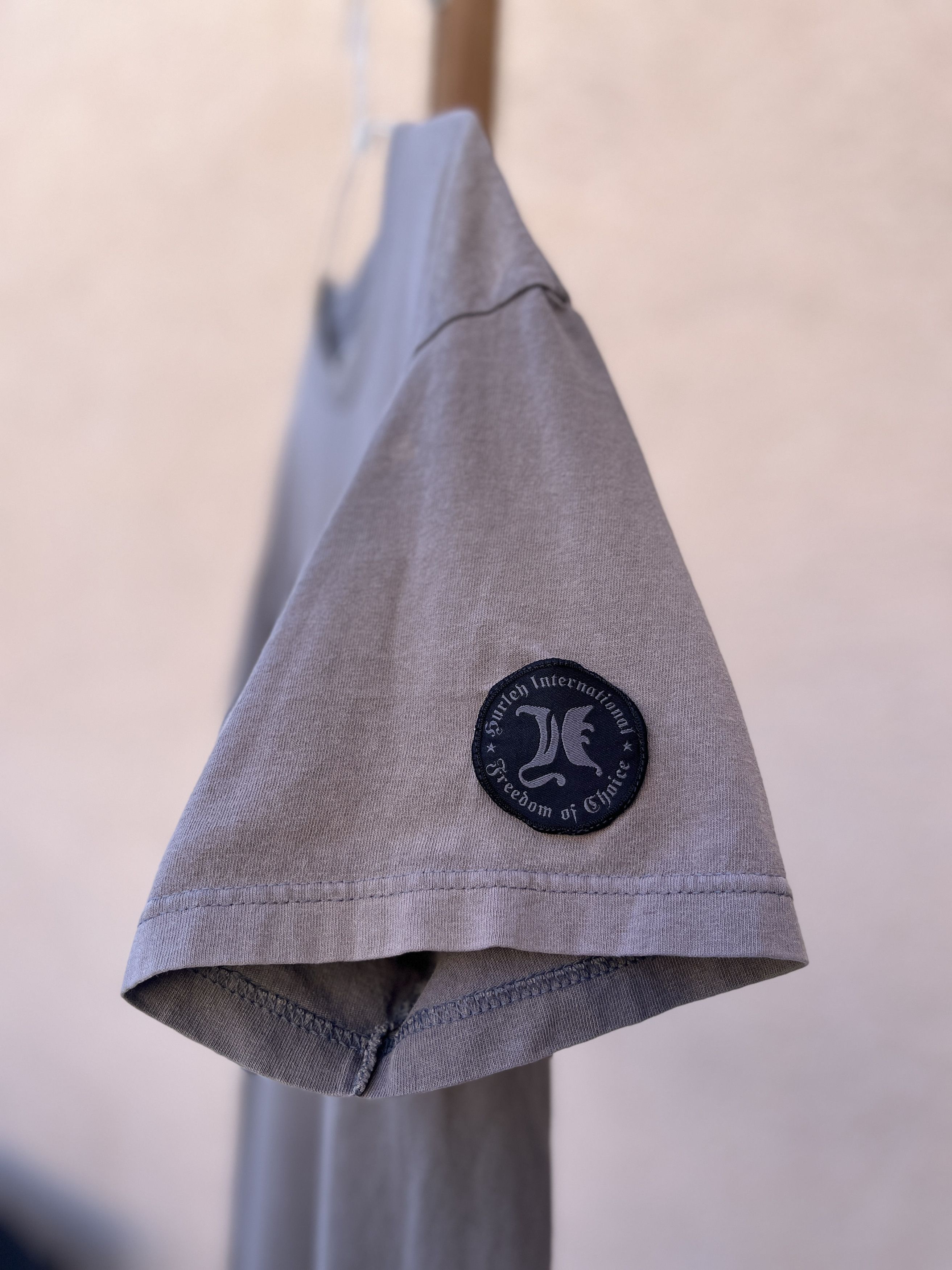 Hurley × Vintage Vintage Hurley Faded Rare Center Logo Size US XL / EU 56 / 4 - 5 Thumbnail