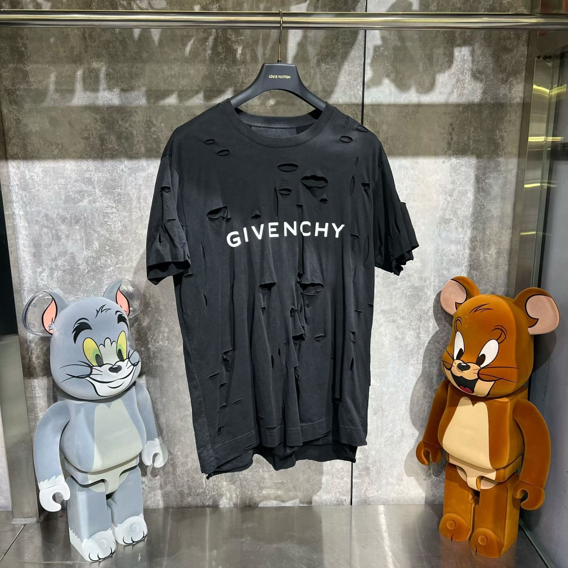 Givenchy Givenchy Retro Printed Black T-Shirt xs Men Size US XS / EU 42 / 0 - 1 Thumbnail