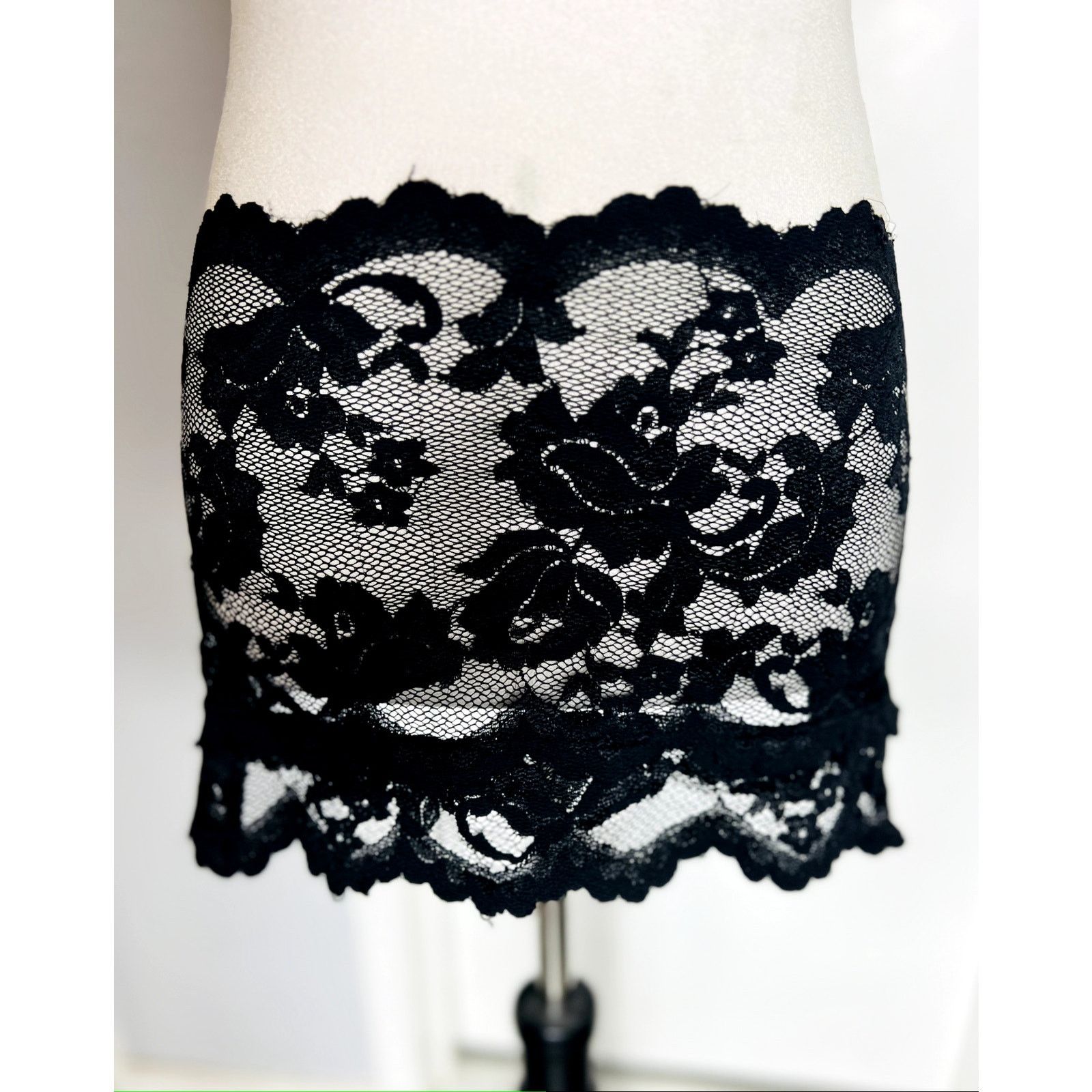 Victoria's Secret Victoria's Secret Rare Black lace top and skirt set Sz M Size ONE SIZE - 8 Thumbnail
