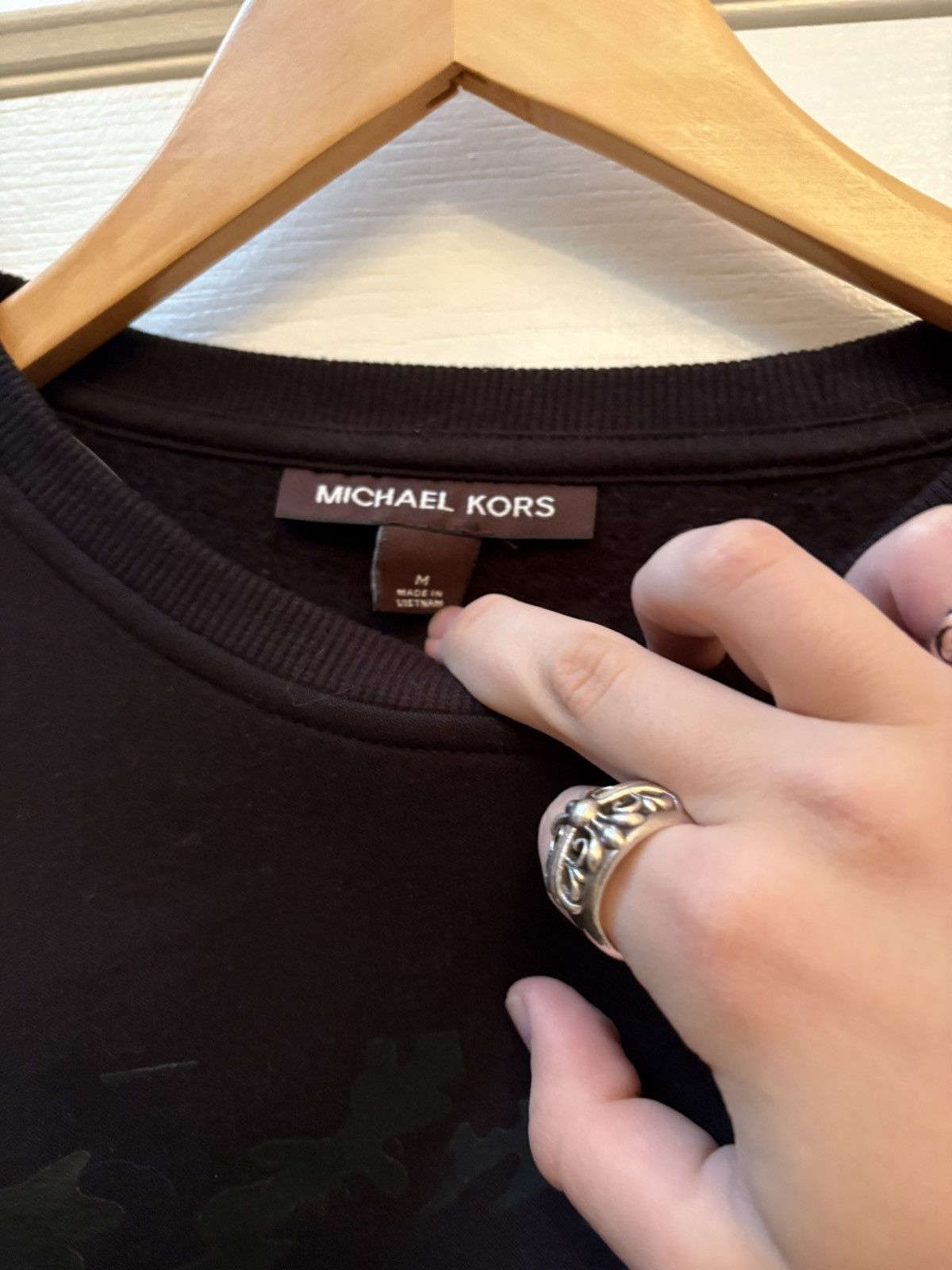 Michael Kors Michael Kors black on black camo box logo crew neck Size M / US 6-8 / IT 42-44 - 2 Thumbnail