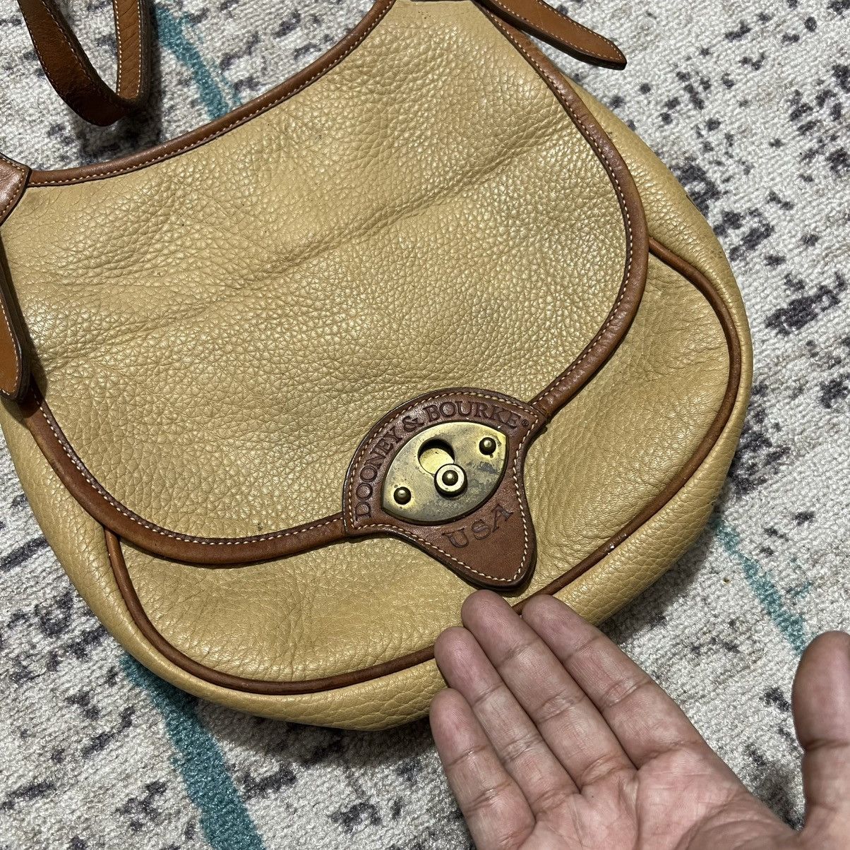 Vintage Dooney & bourkey leather slingbag Size ONE SIZE - 8 Thumbnail