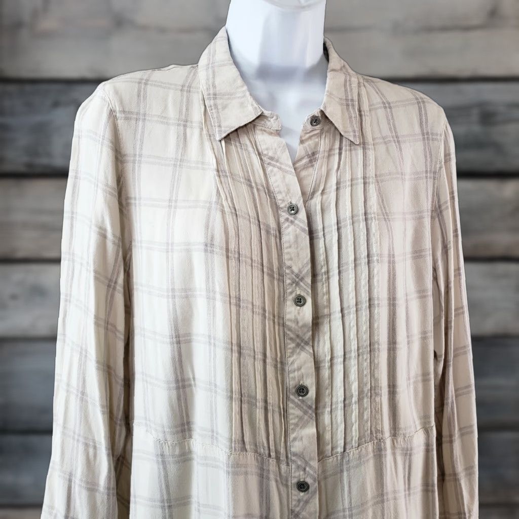 J. Jill J Jill Womens Button Front Shirt Sz Medium Beige Gray Long Sleeve Pintuck Shirt Size M / US 6-8 / IT 42-44 - 1 Thumbnail