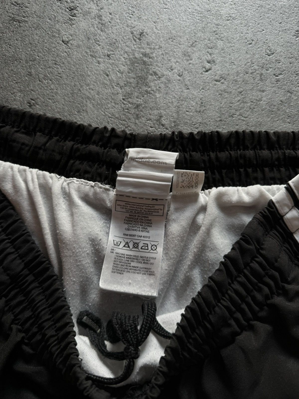 Adidas × Vintage Vintage Y2K Adidas Pinterest Shorts Streetwear 90s Size US 32 / EU 48 - 8 Thumbnail