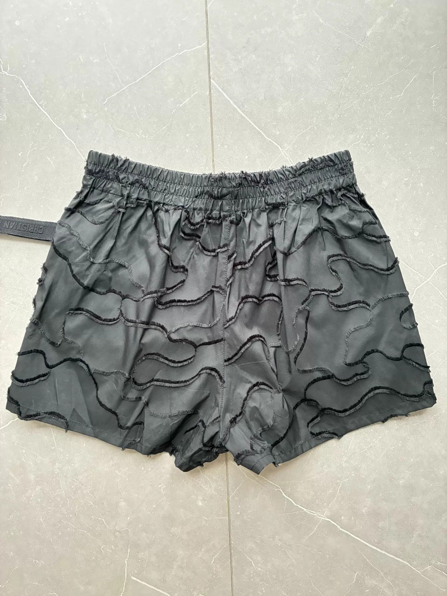 Dior Dior Embossed Elastic Waist Short 38 Size 25" / US 0 / IT 36 - 2 Thumbnail