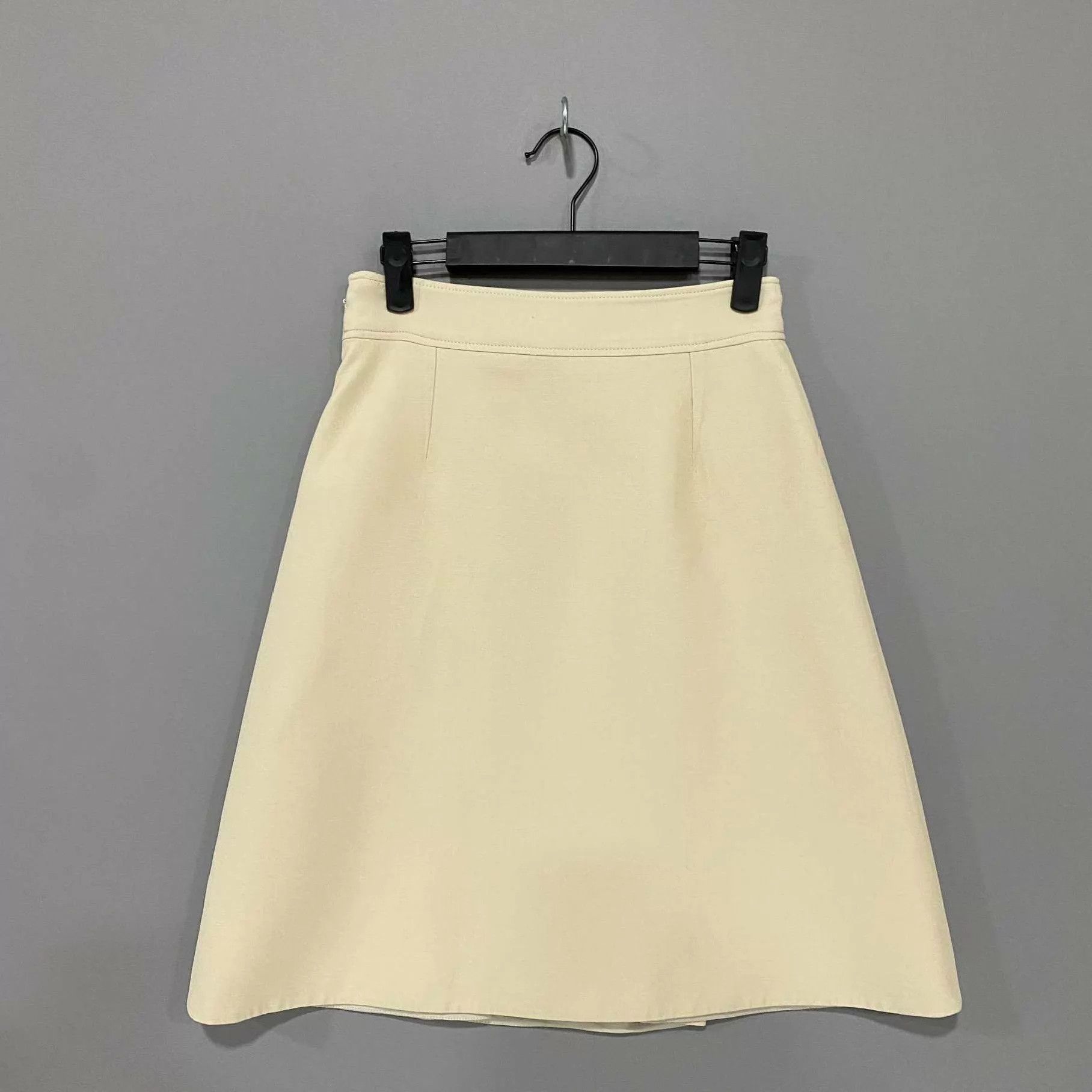 Gucci GUCCI cream white tiger head buckle skirt 95N FR40 stained Size S / US 4 / IT 40 - 2 Thumbnail