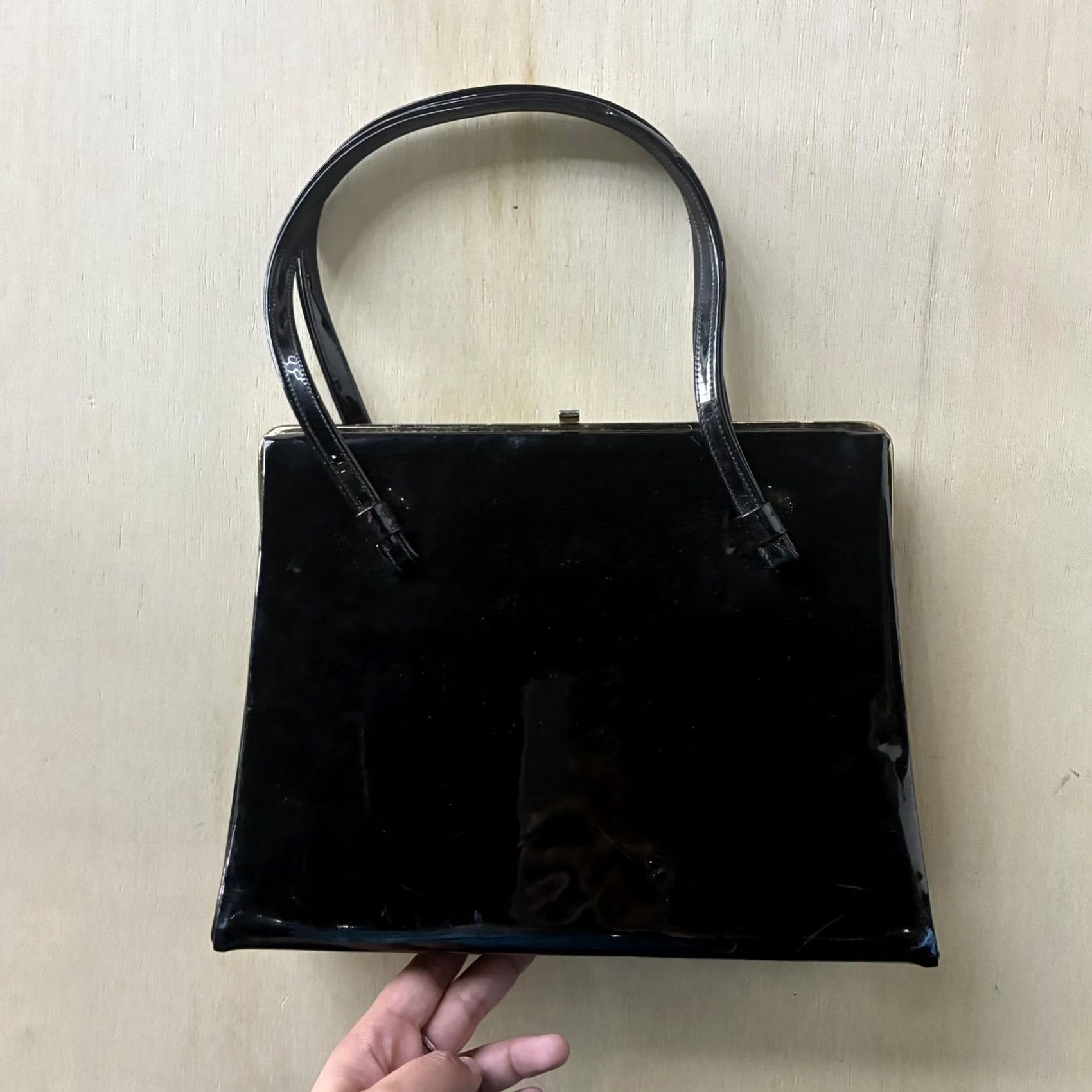 Vintage Vintage 60s Top Handle Bag Womens Small Black Vinyl Kiss Lock Gold Hardware Size S / US 4 / IT 40 - 2 Thumbnail